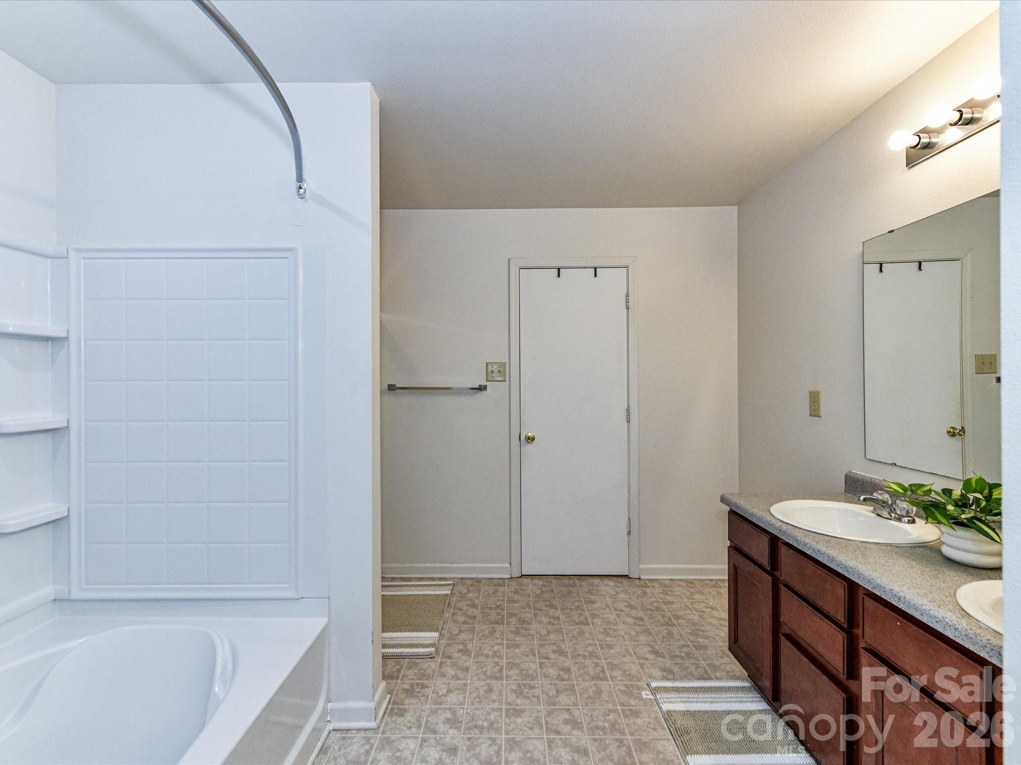 404 Inverness Lane Property Photo 31