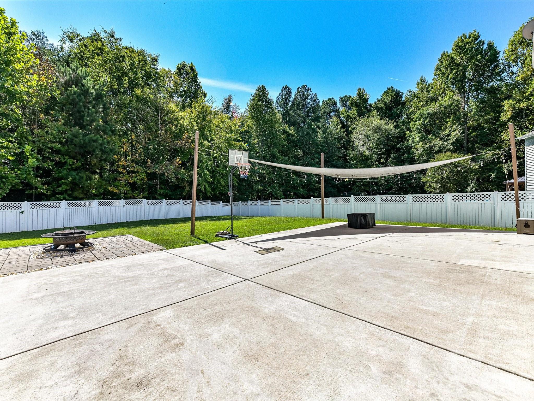 404 Inverness Lane Property Photo 41