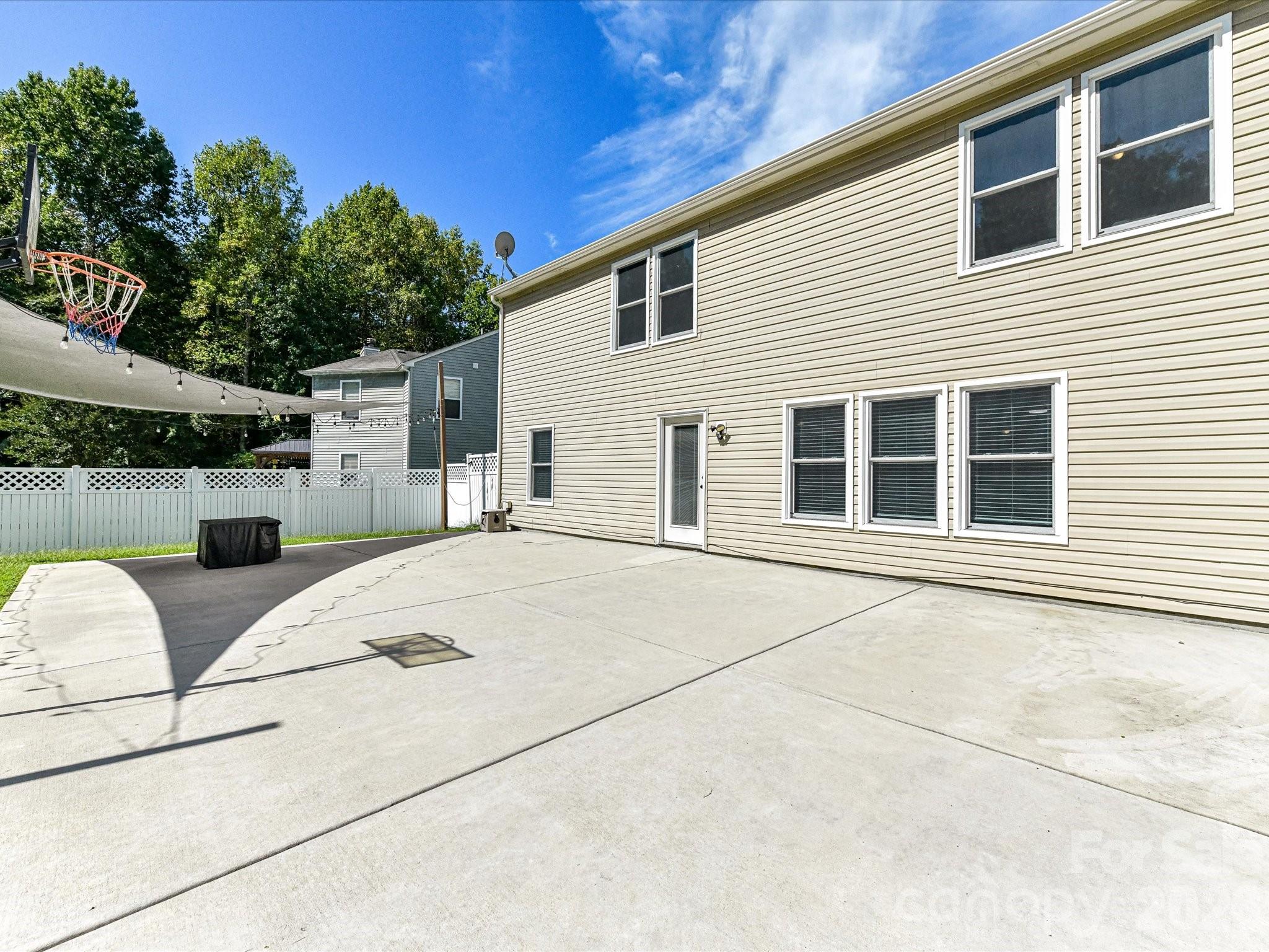 404 Inverness Lane Property Photo 43