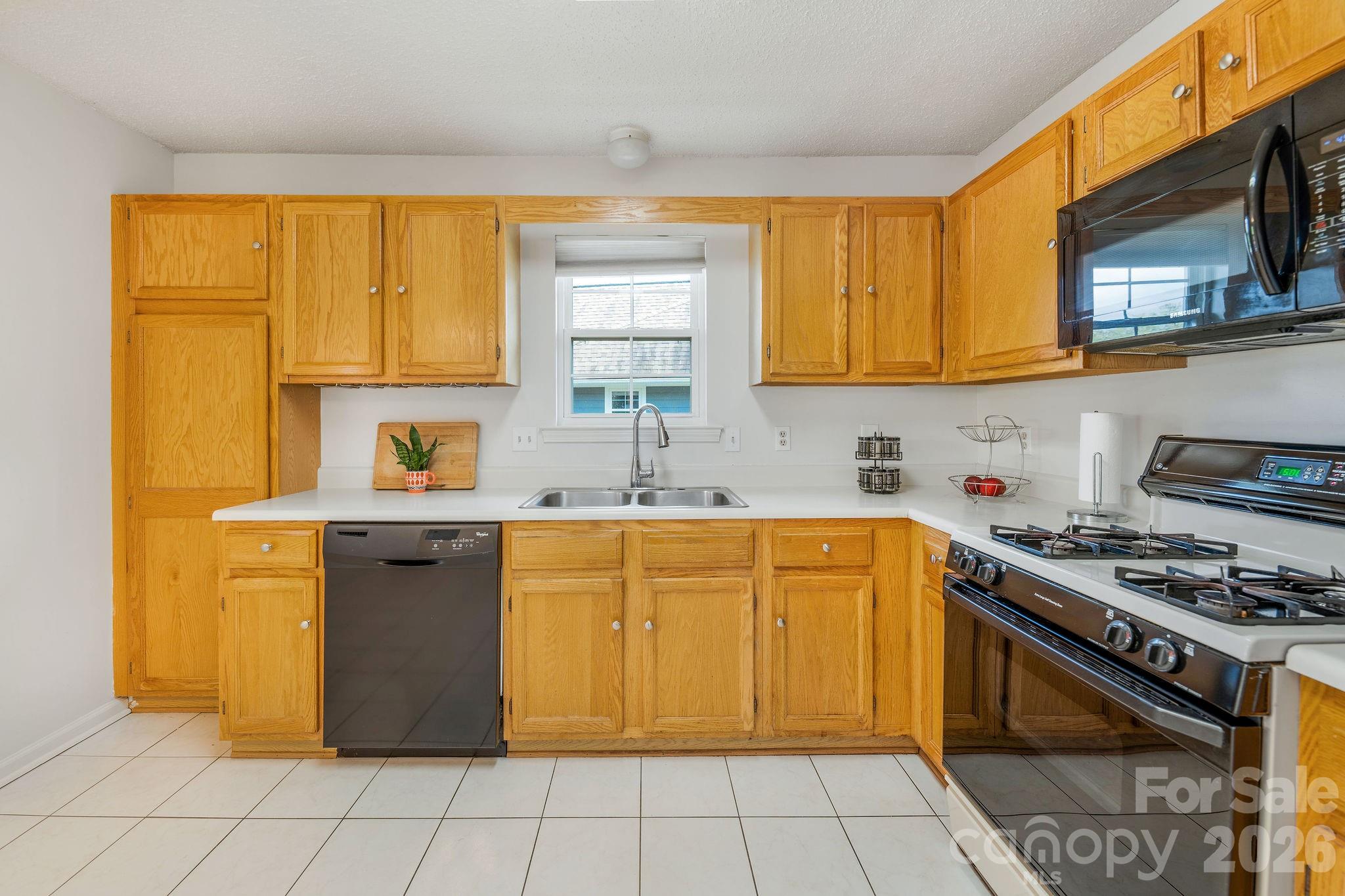 4702 Breakers Lane Property Photo 10