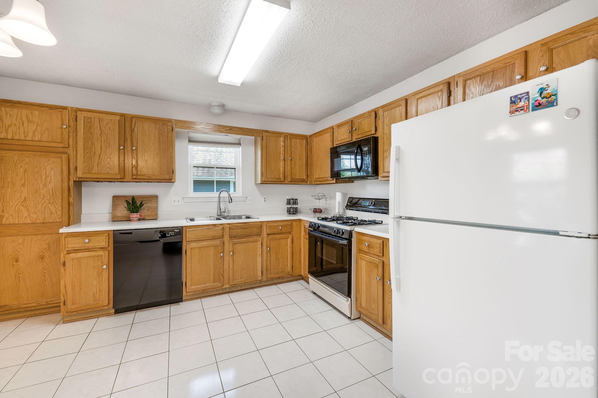 4702 Breakers Lane Property Photo 11