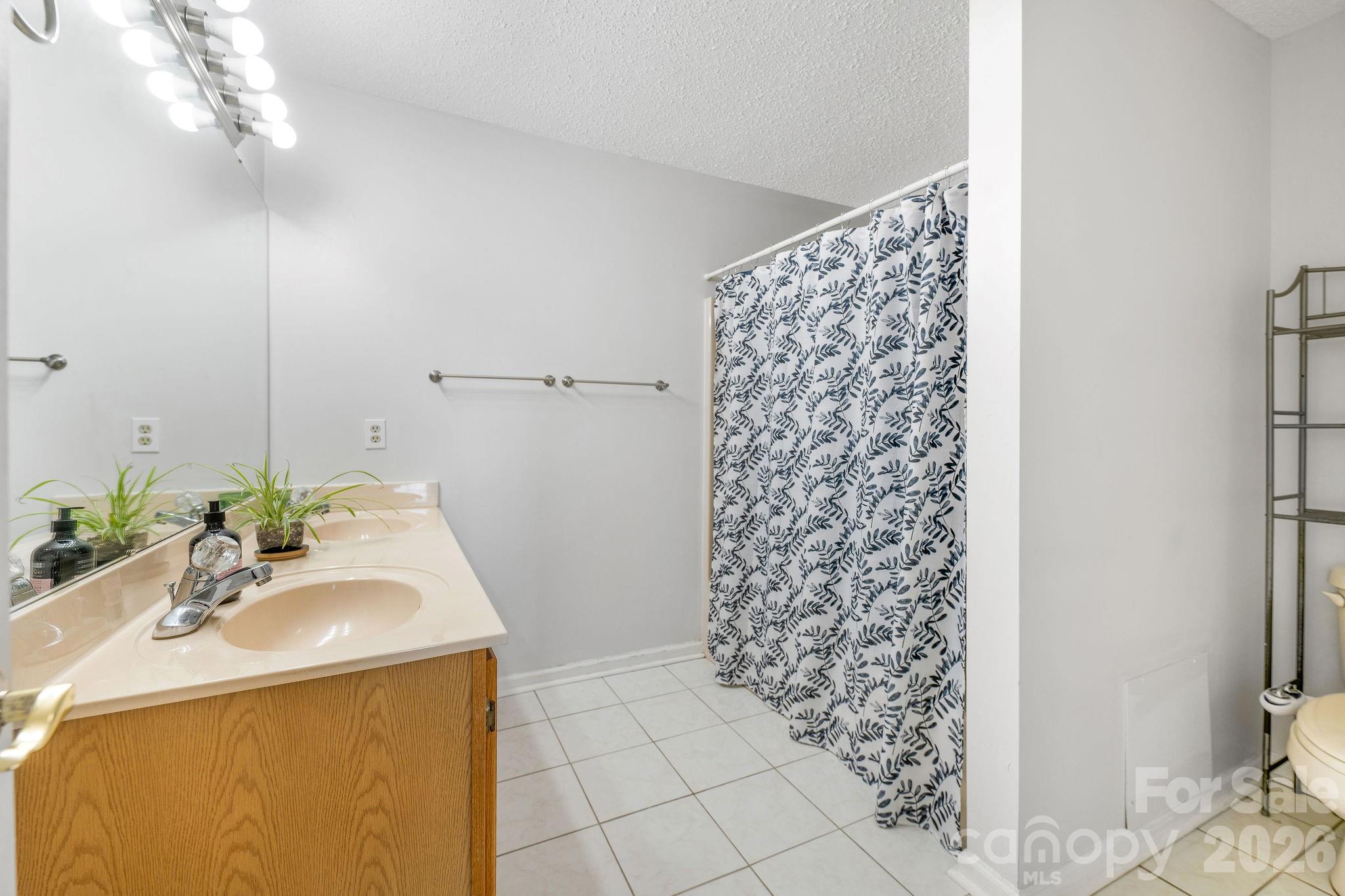 4702 Breakers Lane Property Photo 26