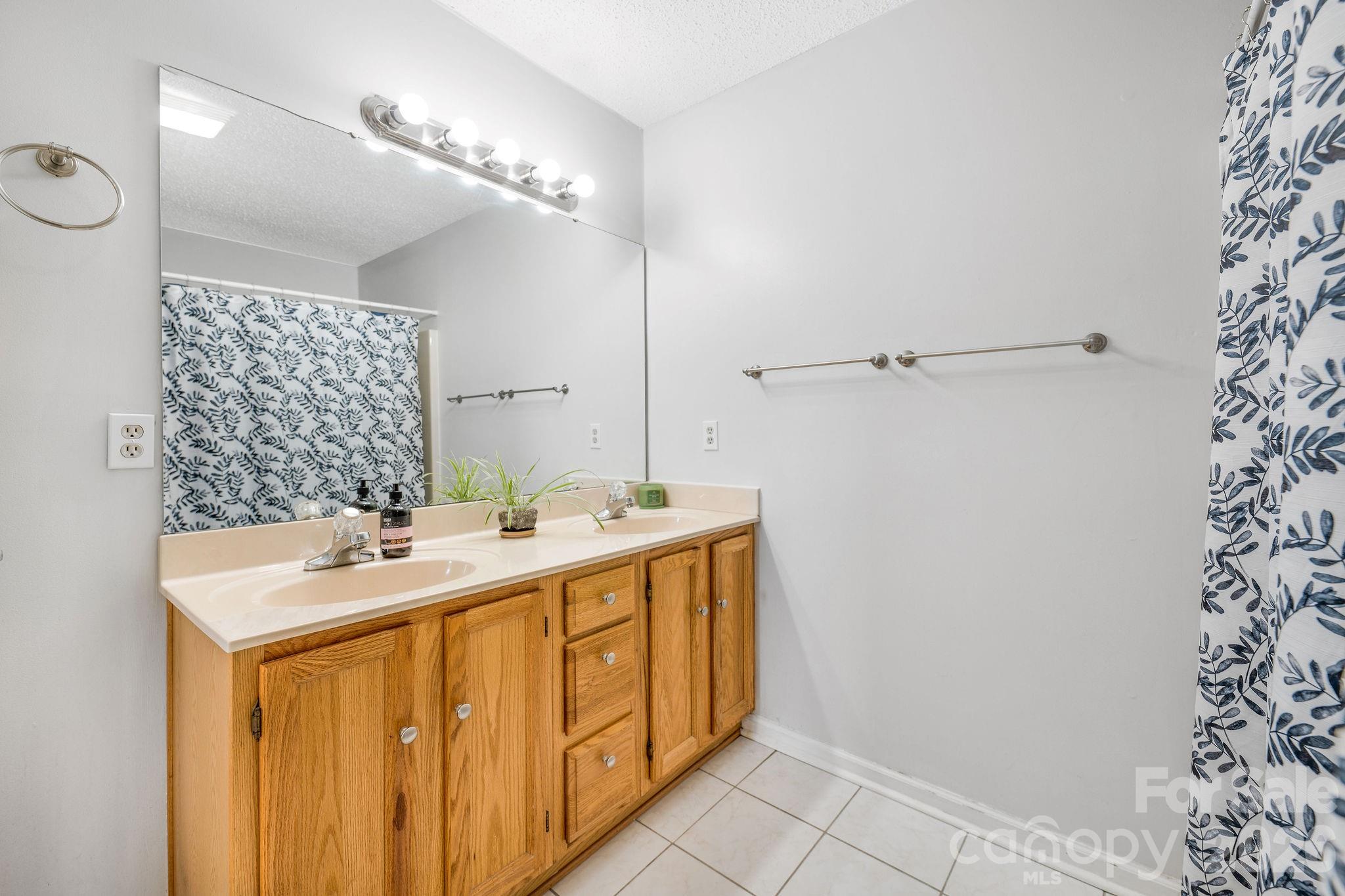 4702 Breakers Lane Property Photo 27