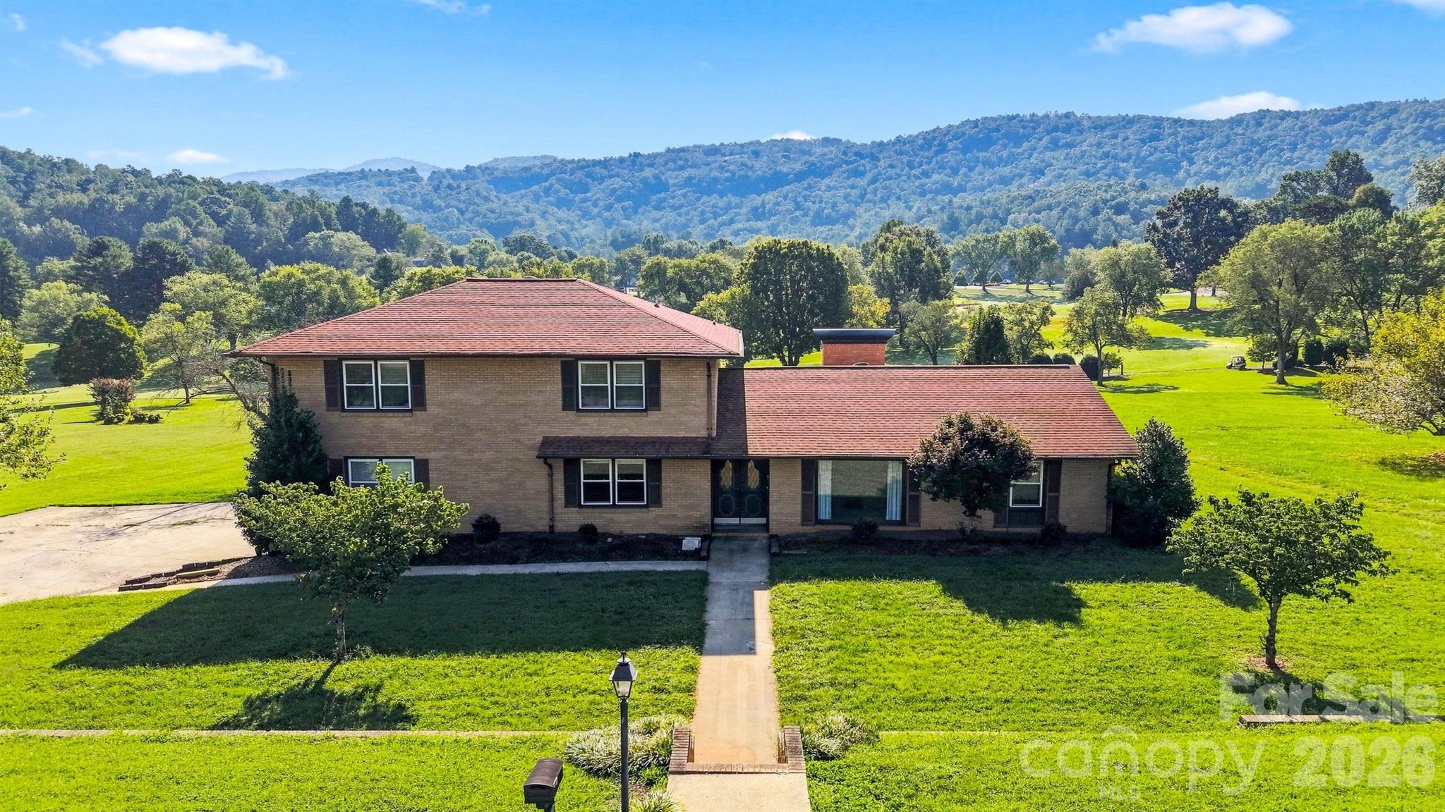 2796 Lakeview Drive Property Photo 1