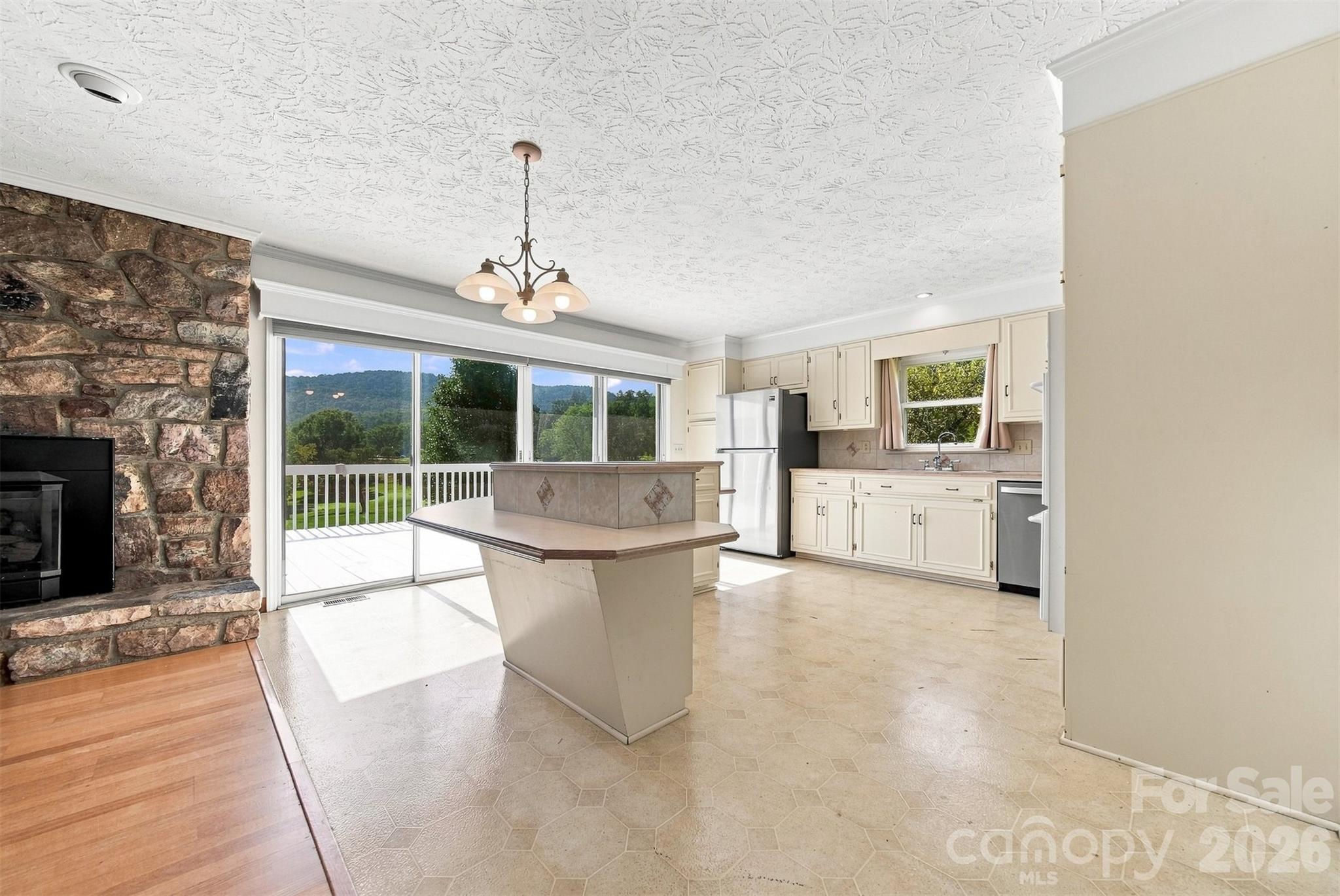 2796 Lakeview Drive Property Photo 6