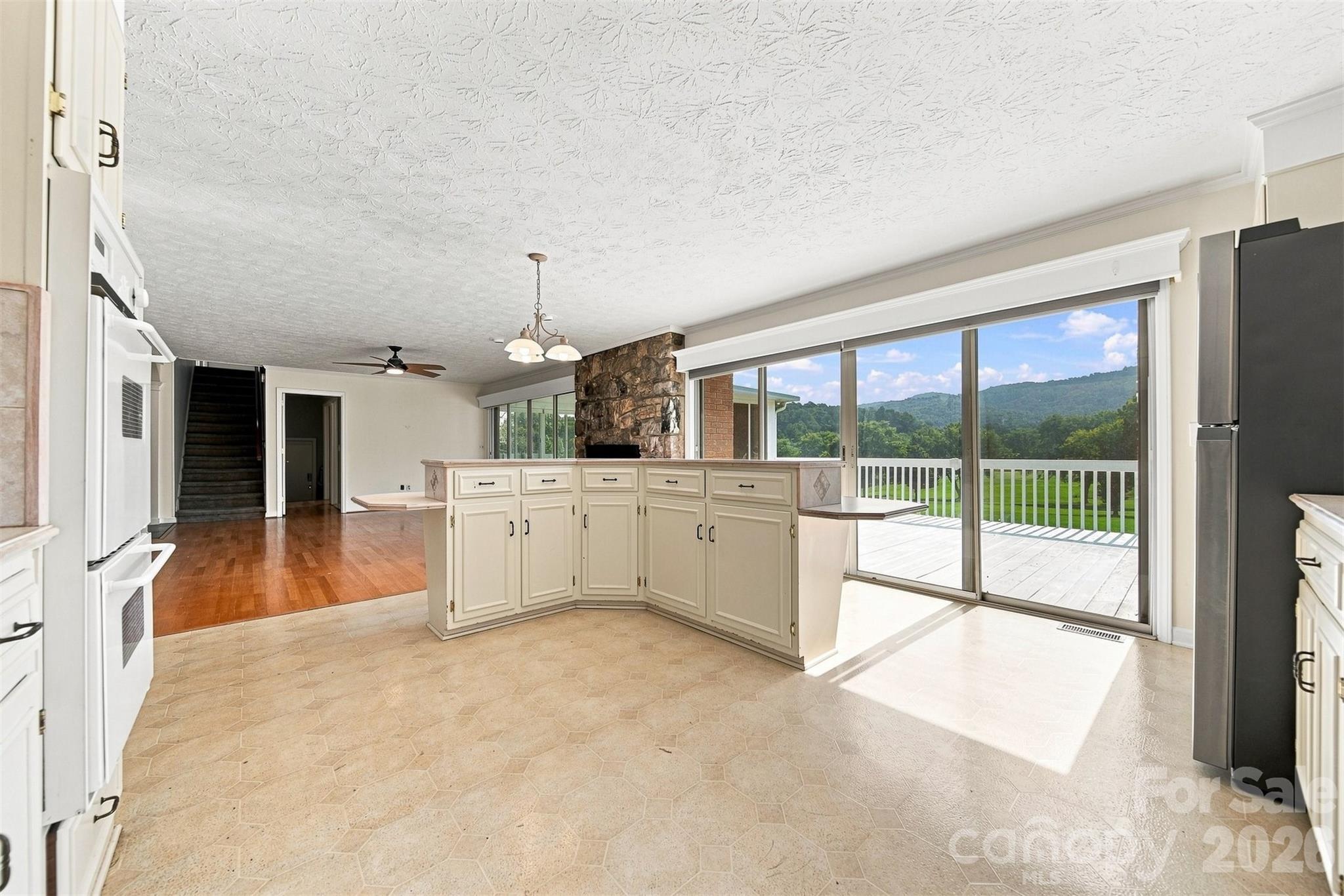 2796 Lakeview Drive Property Photo 12