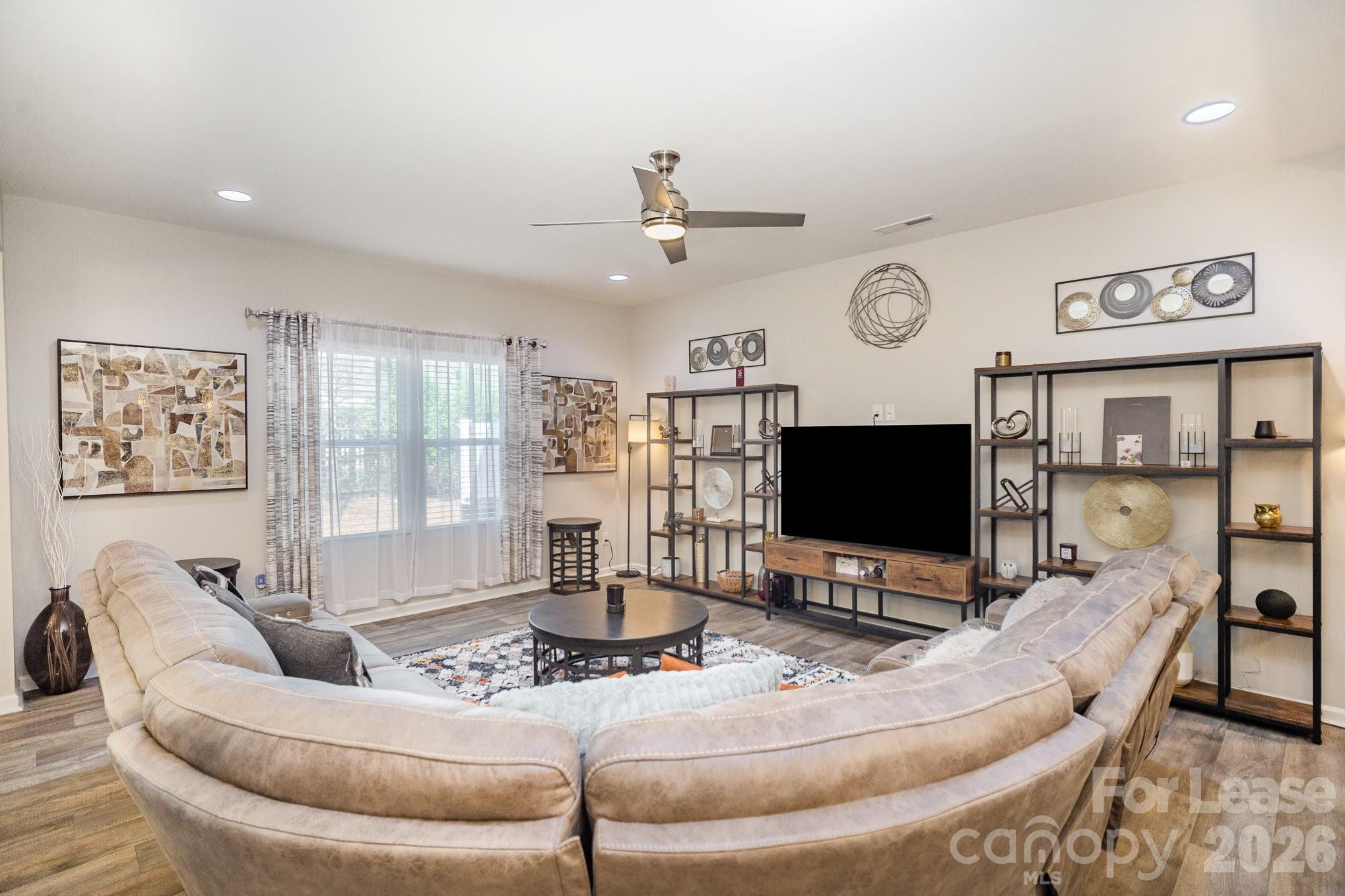 5948 River Meadow Court Property Photo 3