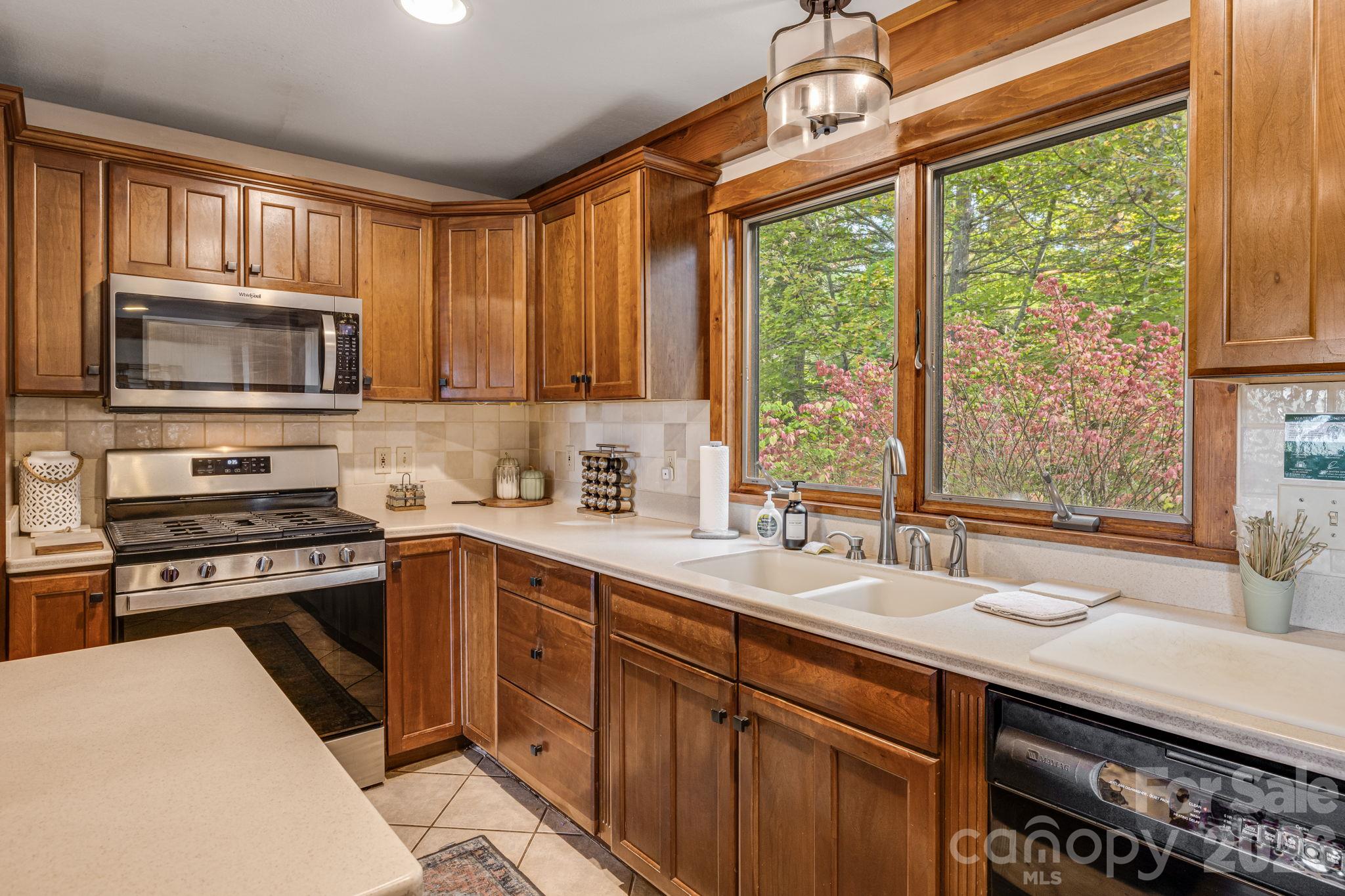 28 Nantahala Ridge Property Photo 8