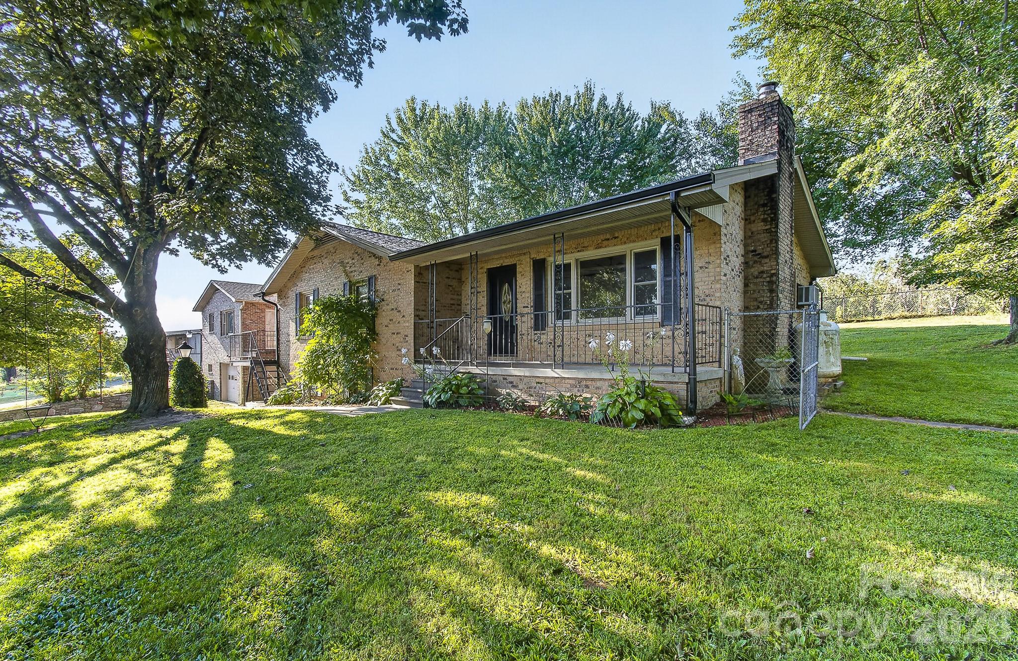 1371 Jackson Loop Road Property Photo 2