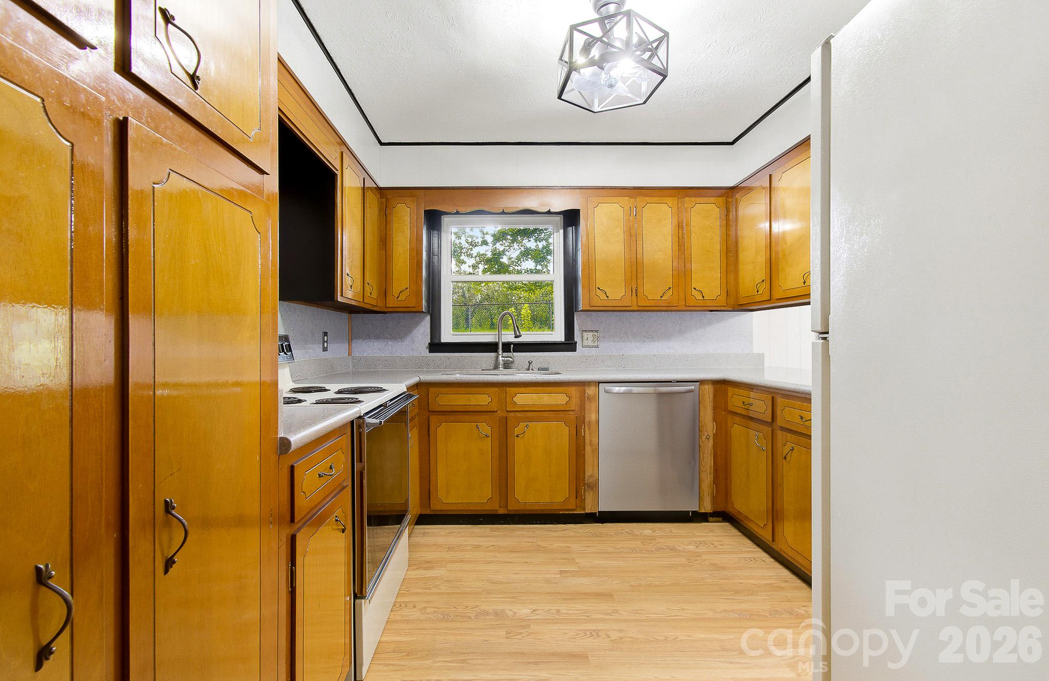 1371 Jackson Loop Road Property Photo 3