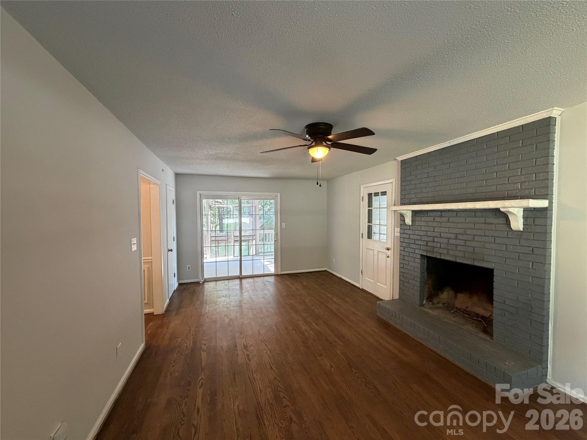 4614 Hickory Grove Road Property Photo 3