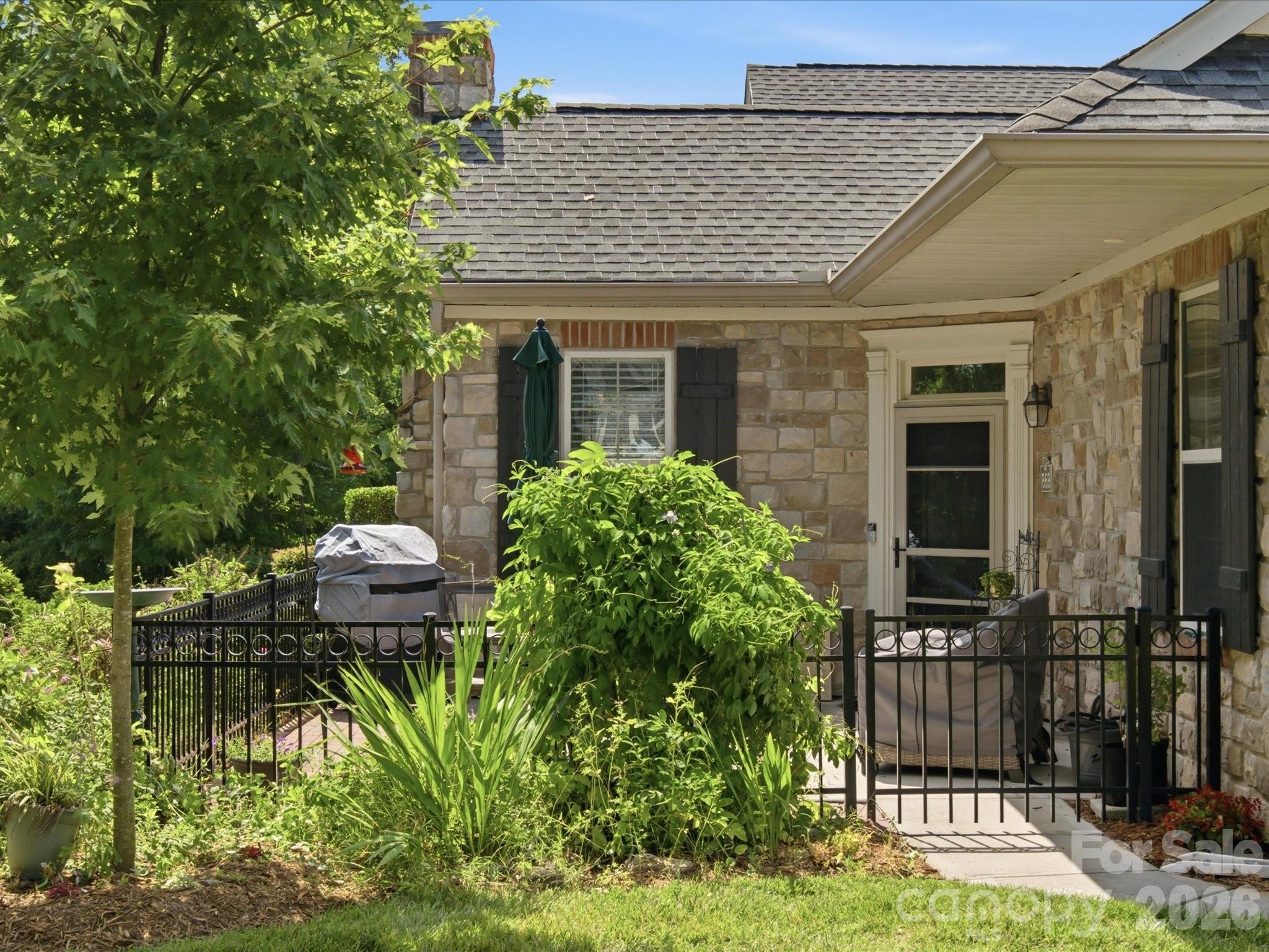 868 Ledgestone Court Property Photo 1