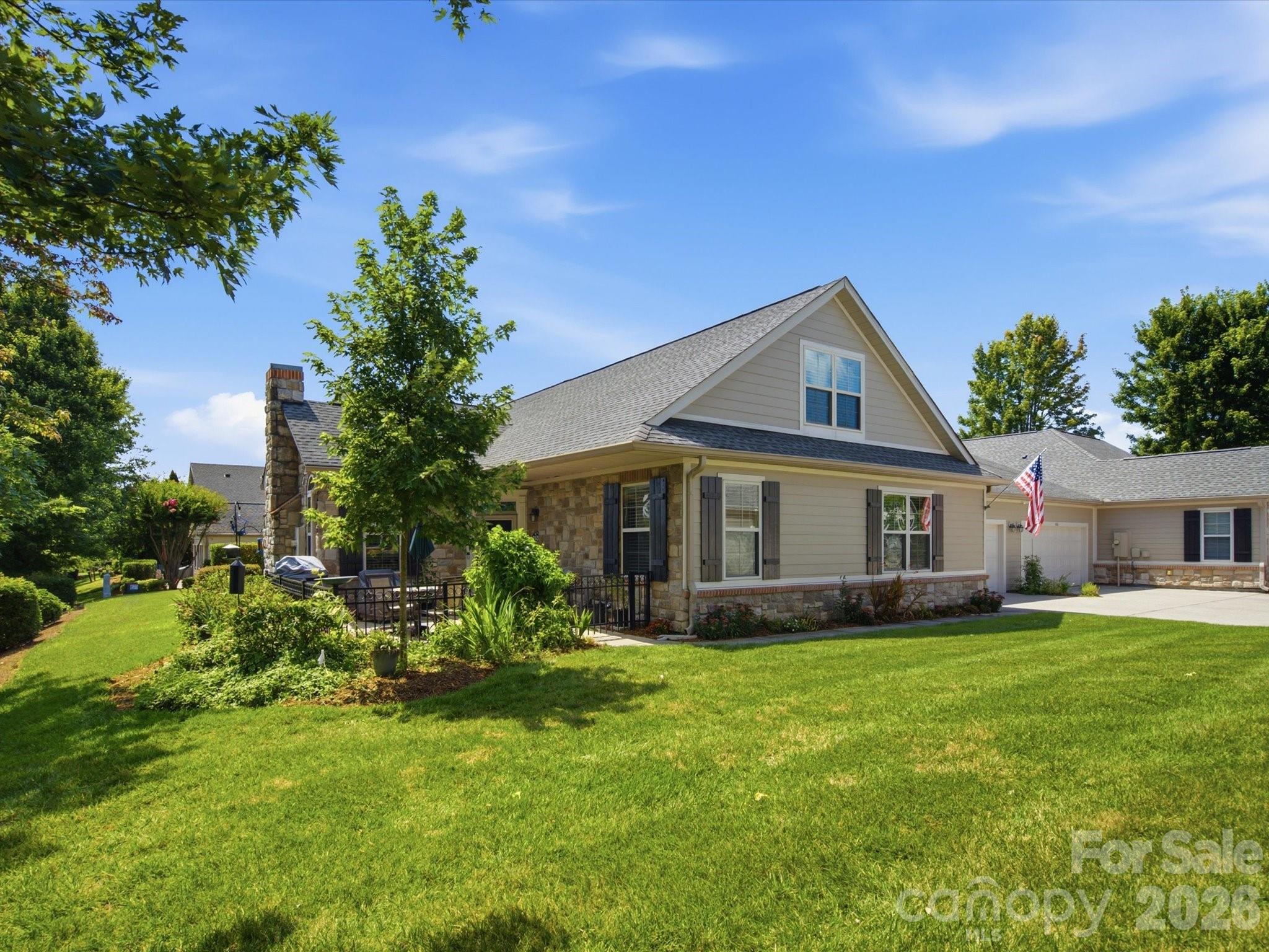 868 Ledgestone Court Property Photo 3