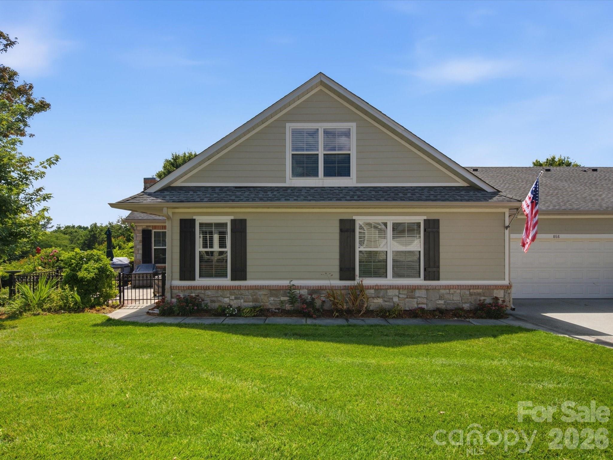 868 Ledgestone Court Property Photo 4