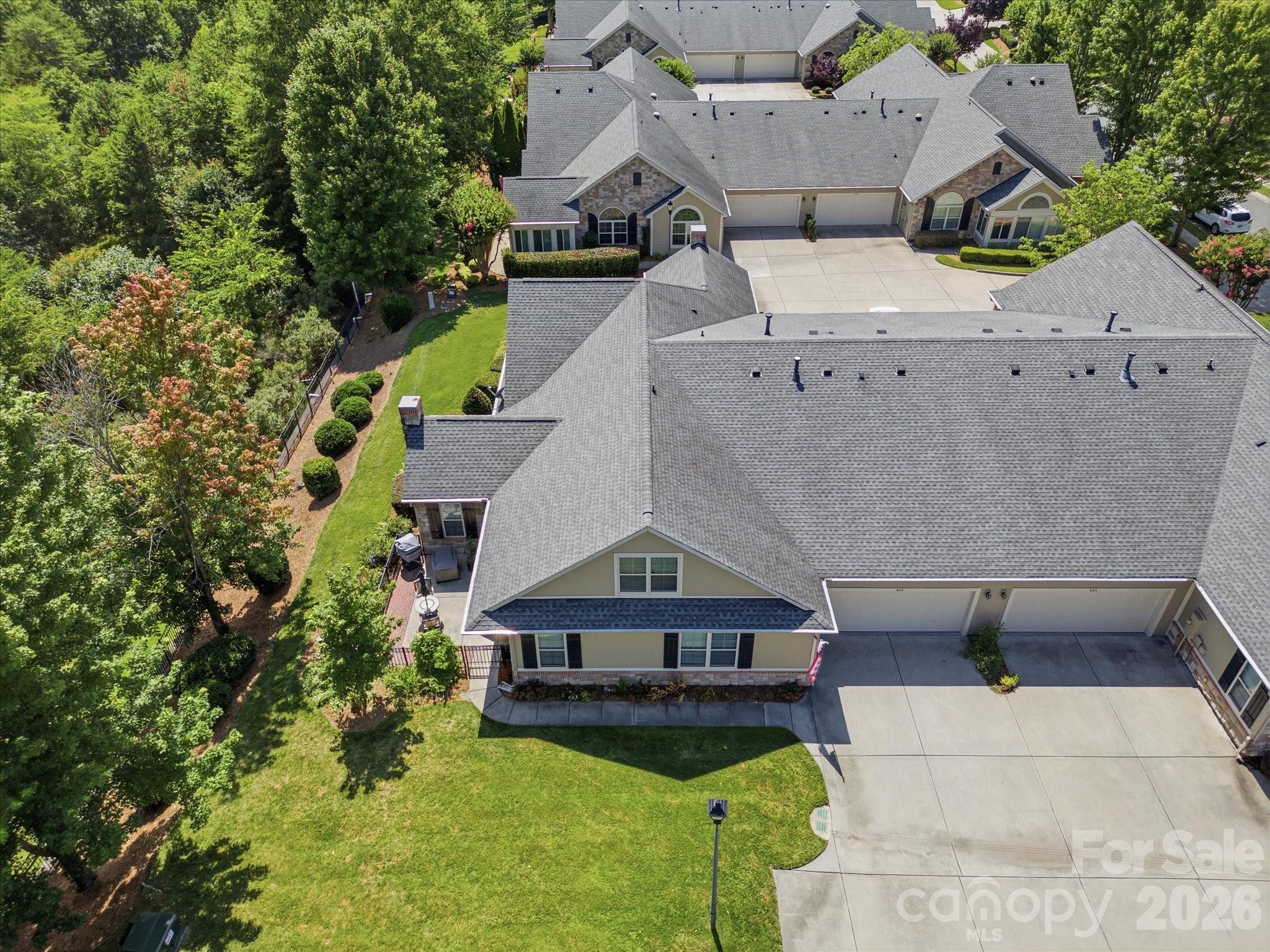 868 Ledgestone Court Property Photo 6