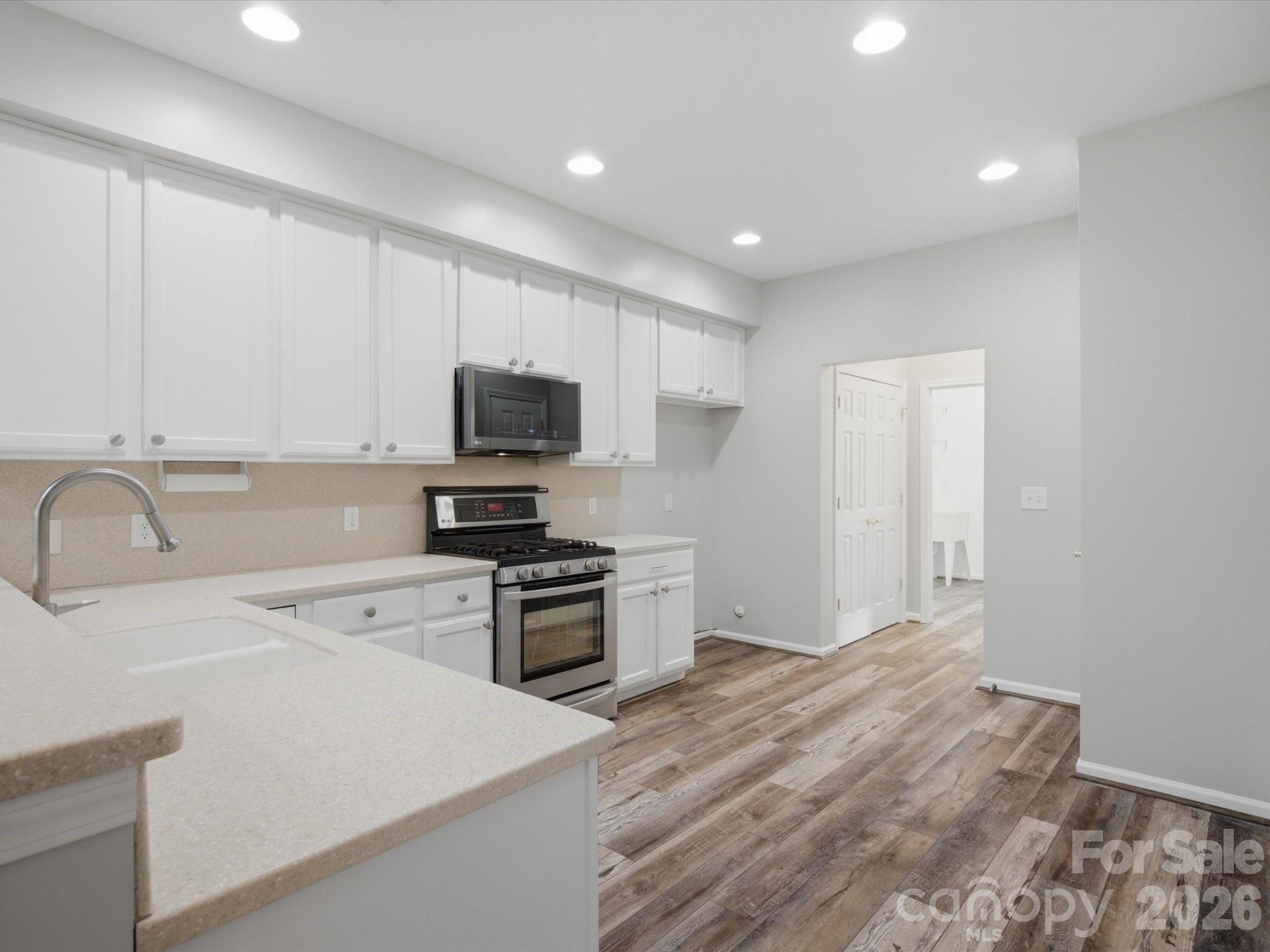 868 Ledgestone Court Property Photo 10