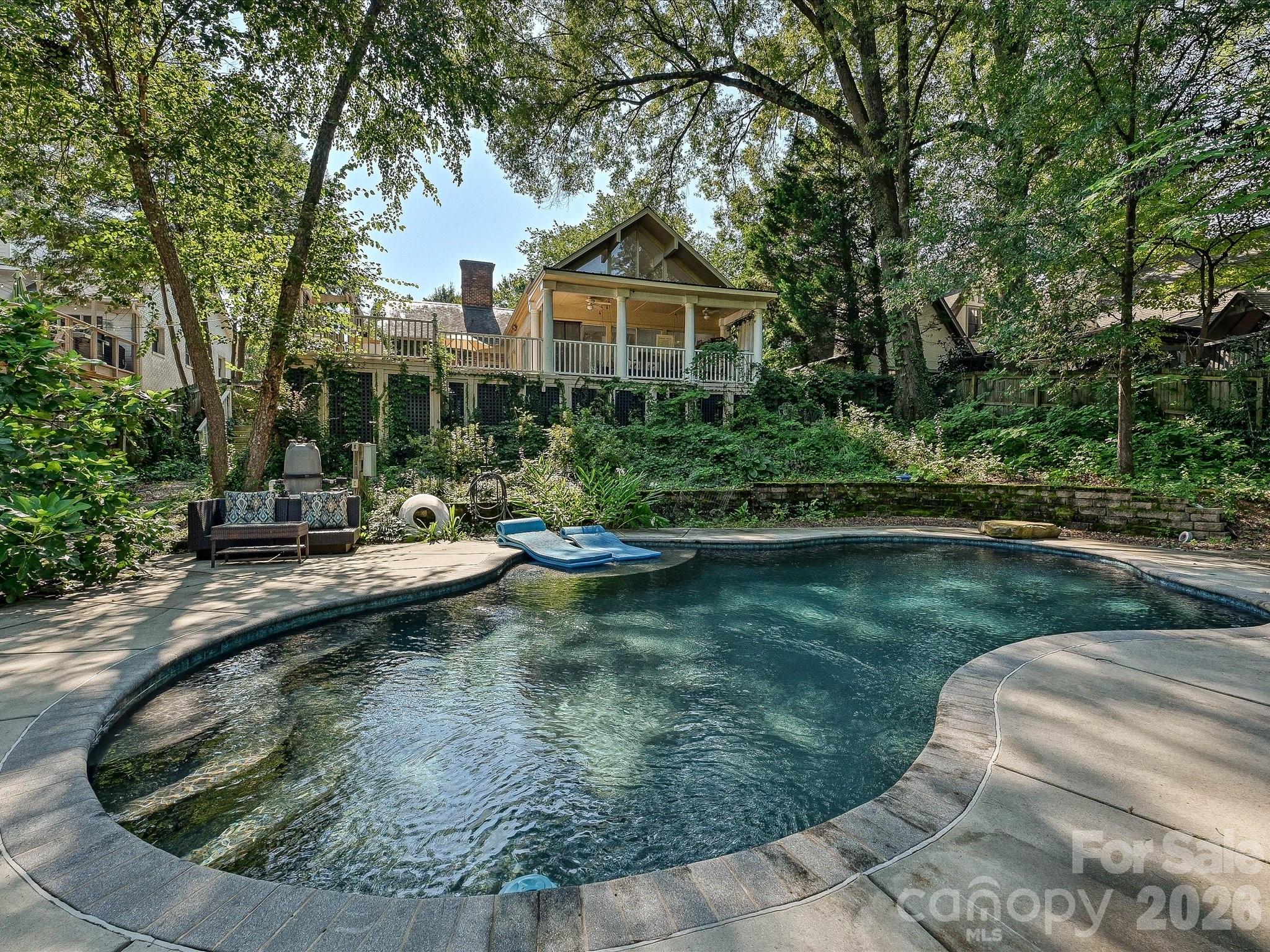 1538 Sterling Road Property Photo 3