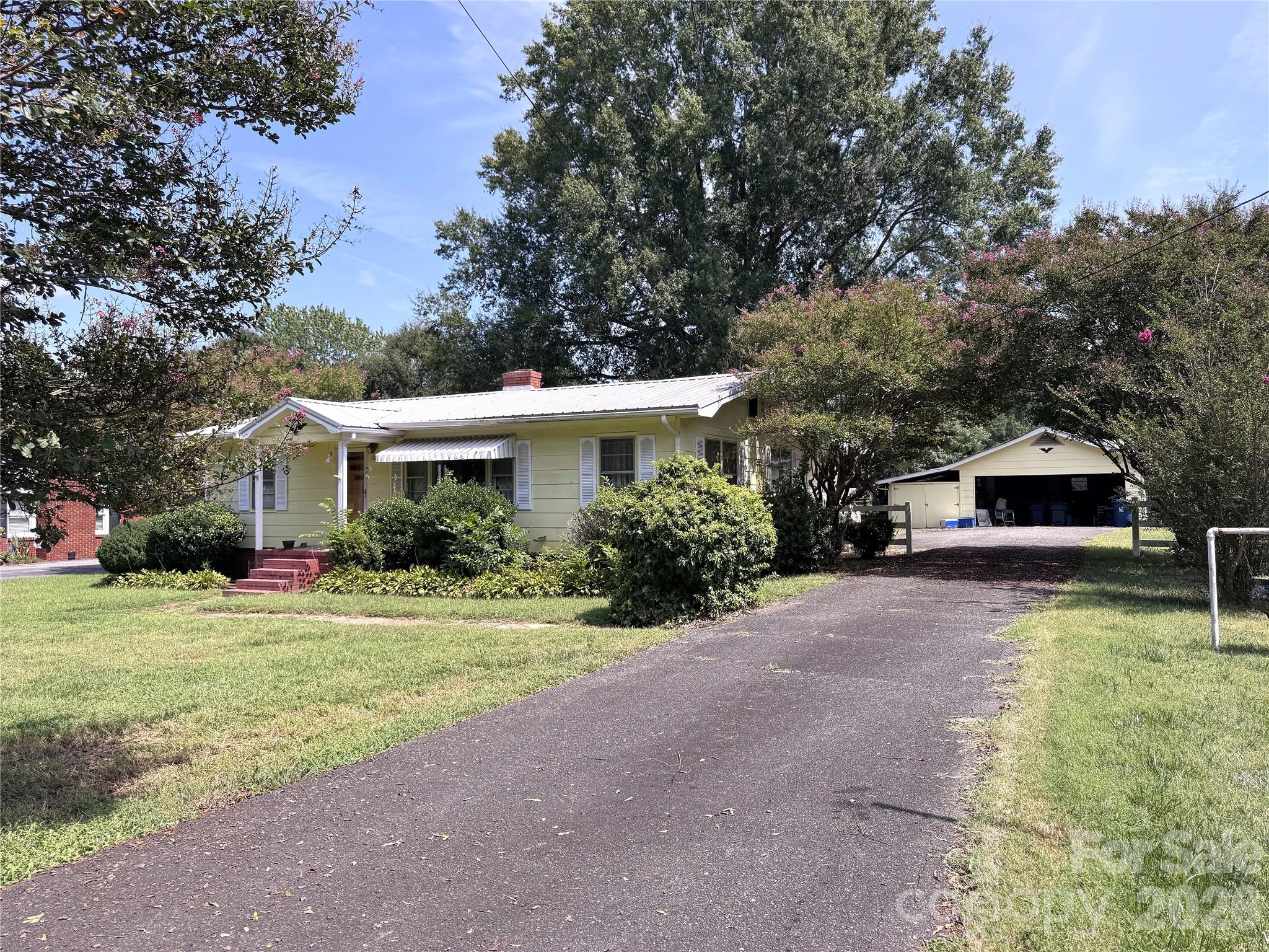 100 Dallas Street Property Photo 1