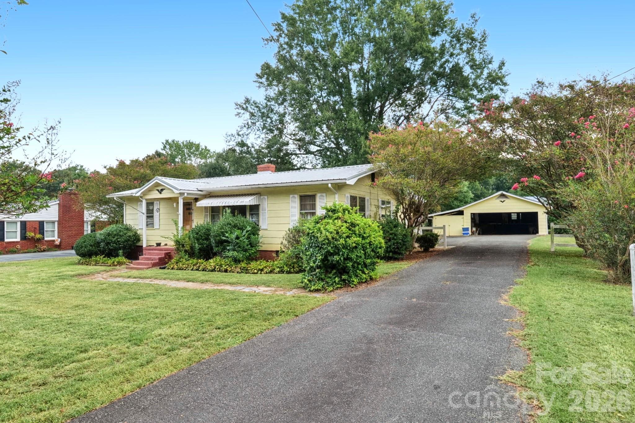 100 Dallas Street Property Photo 1