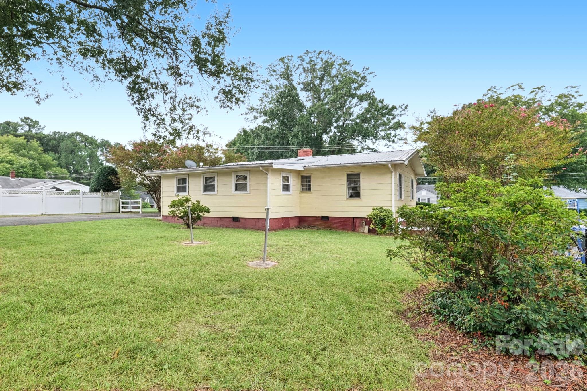100 Dallas Street Property Photo 3