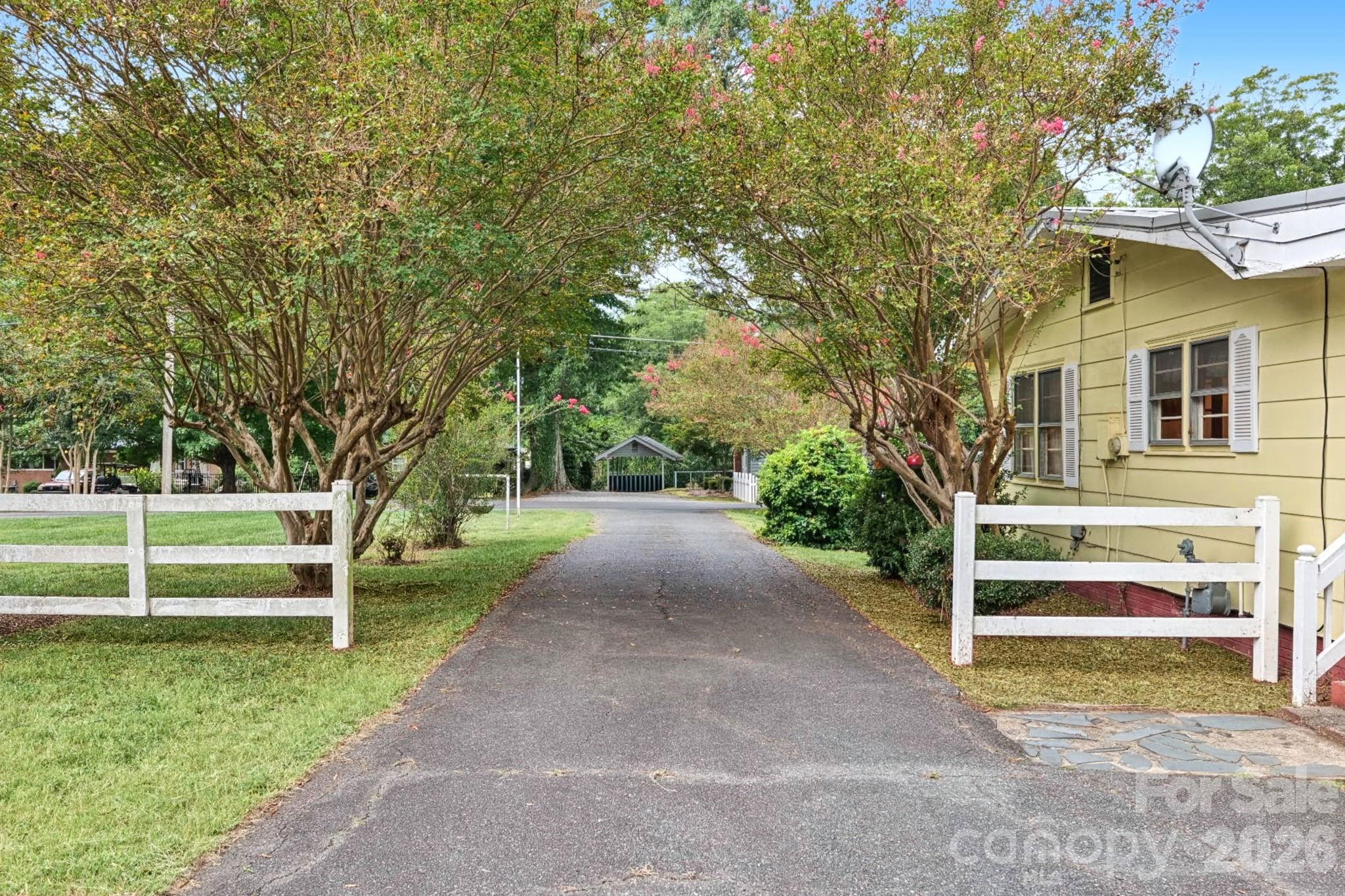 100 Dallas Street Property Photo 4