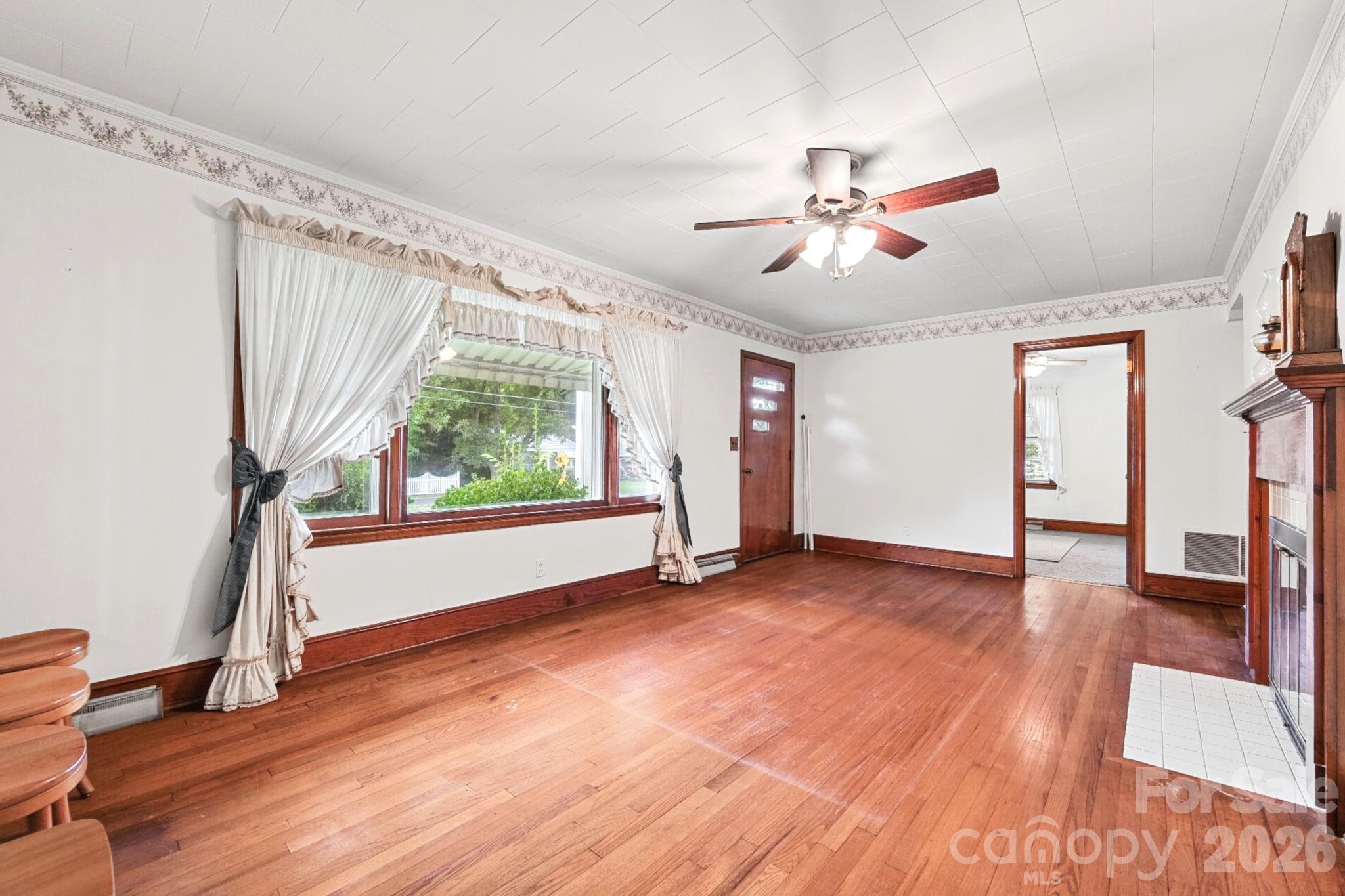 100 Dallas Street Property Photo 5