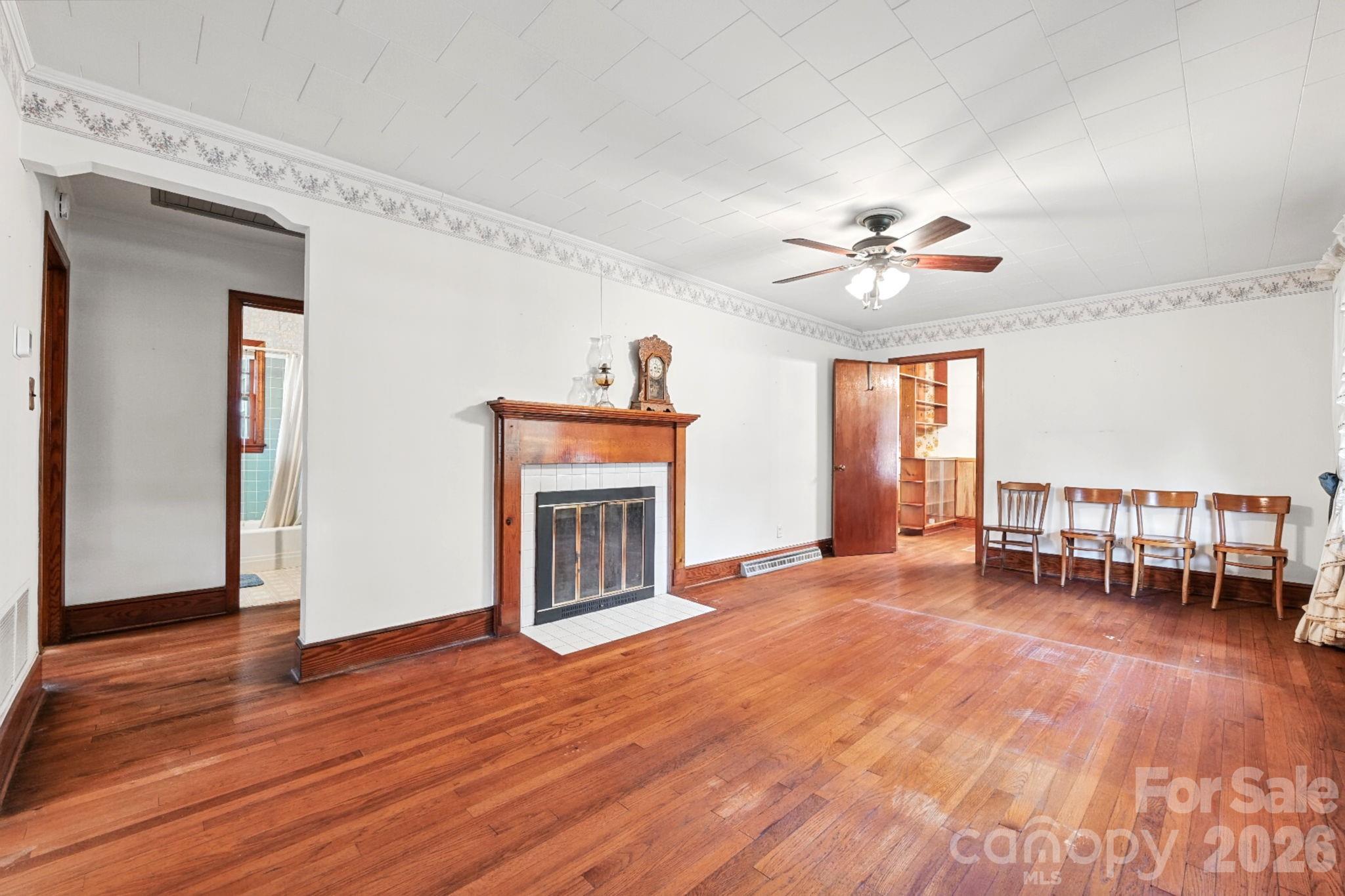 100 Dallas Street Property Photo 6