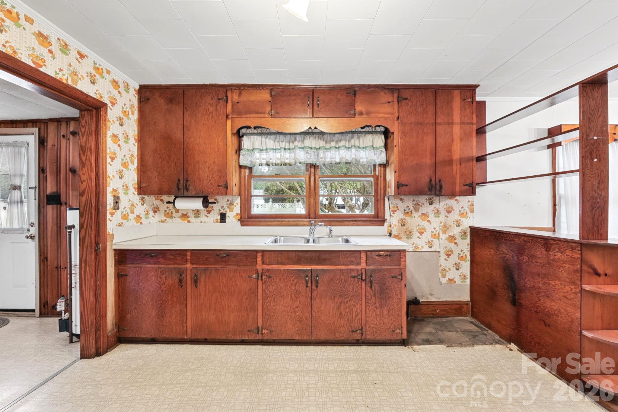 100 Dallas Street Property Photo 8