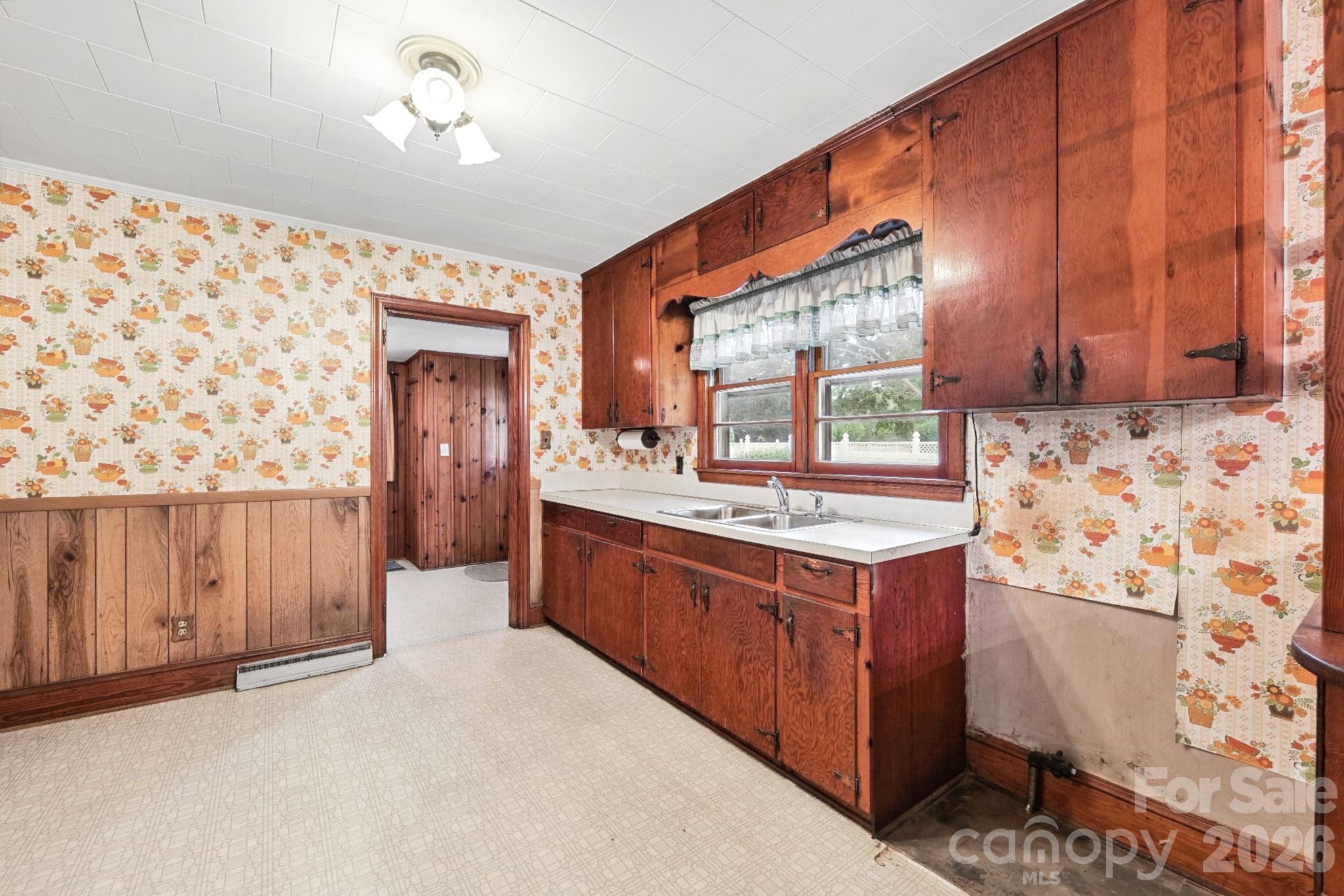 100 Dallas Street Property Photo 13