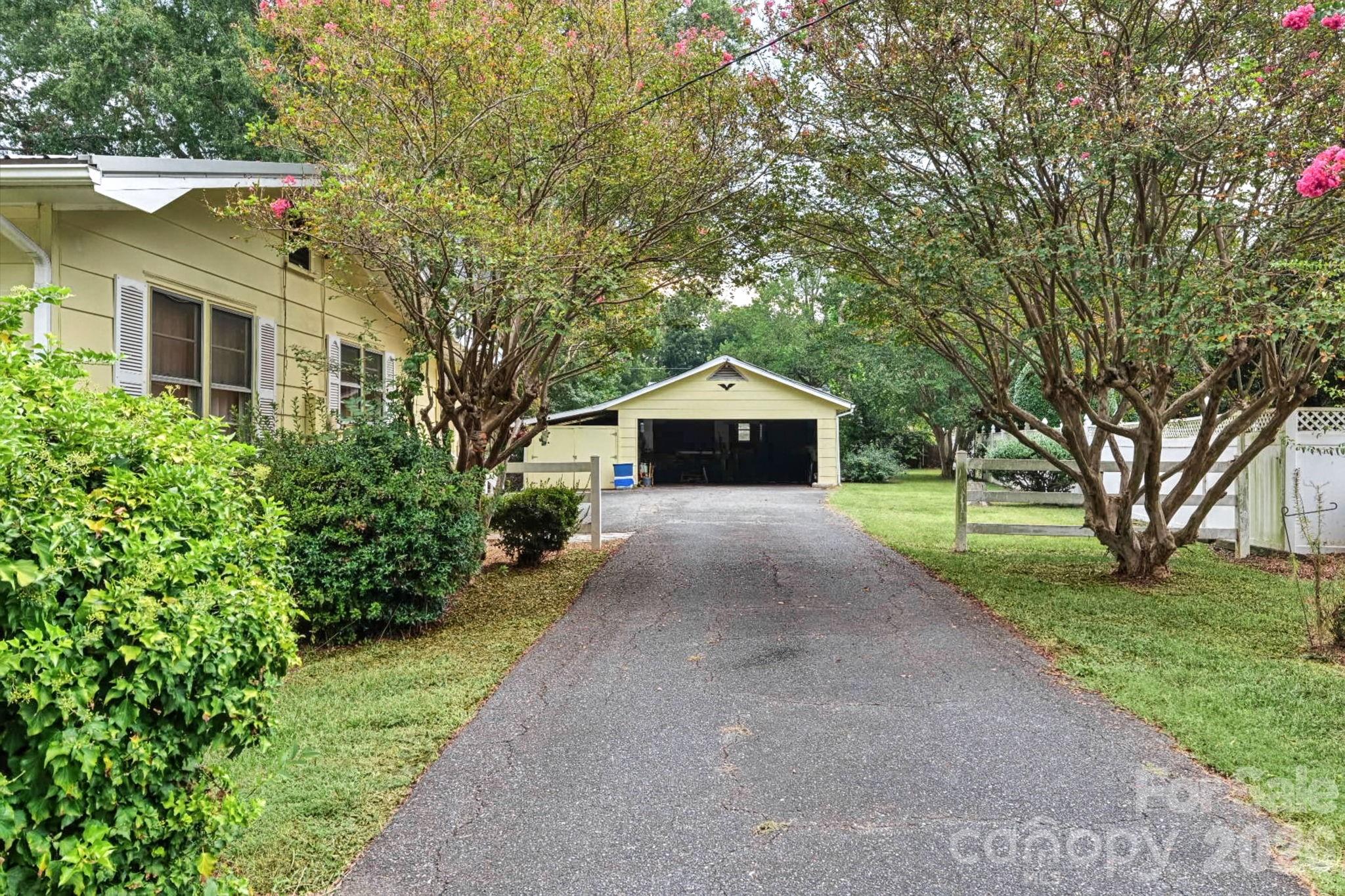 100 Dallas Street Property Photo 31