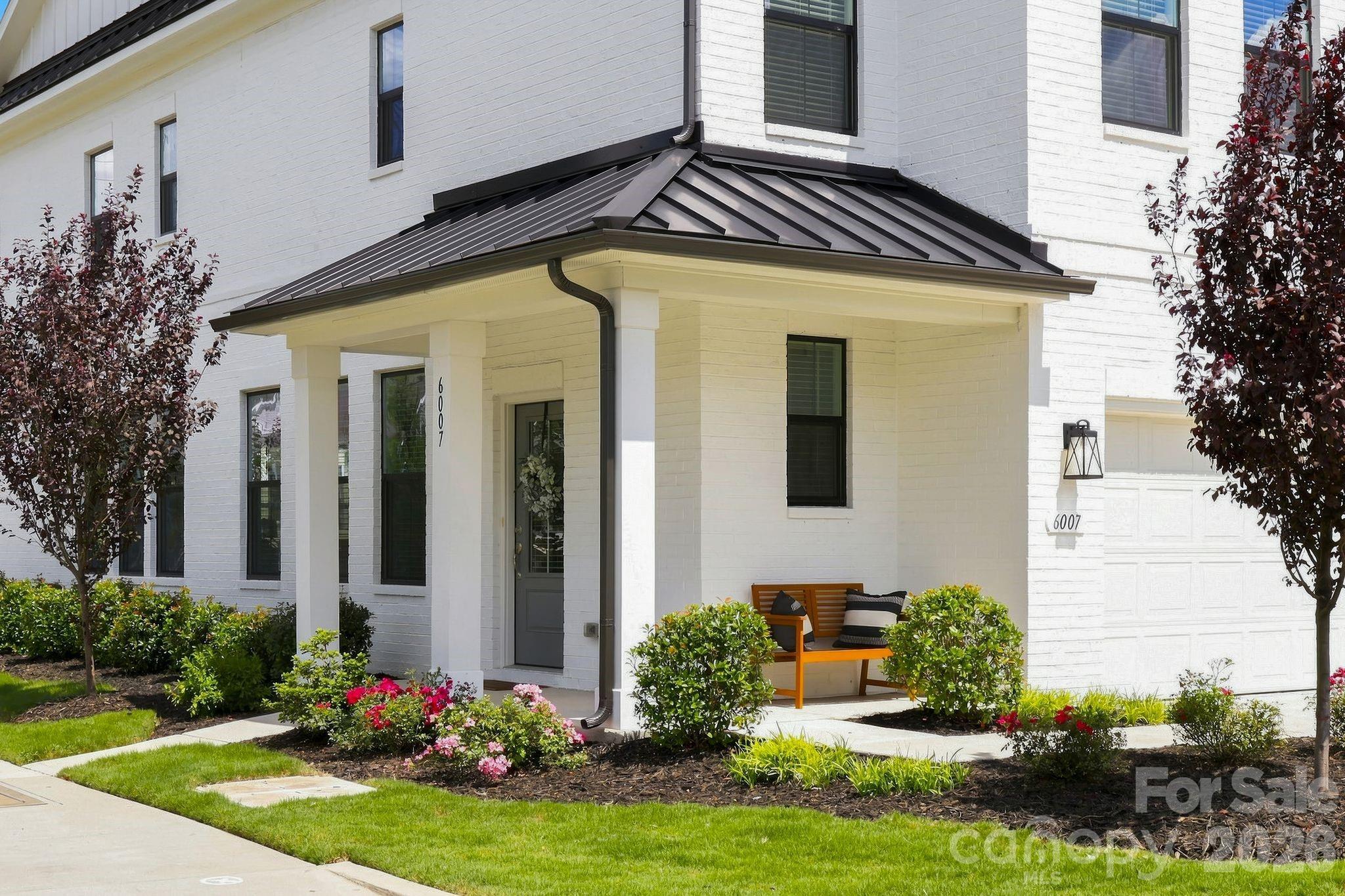 6007 Mariemont Circle Property Photo 4