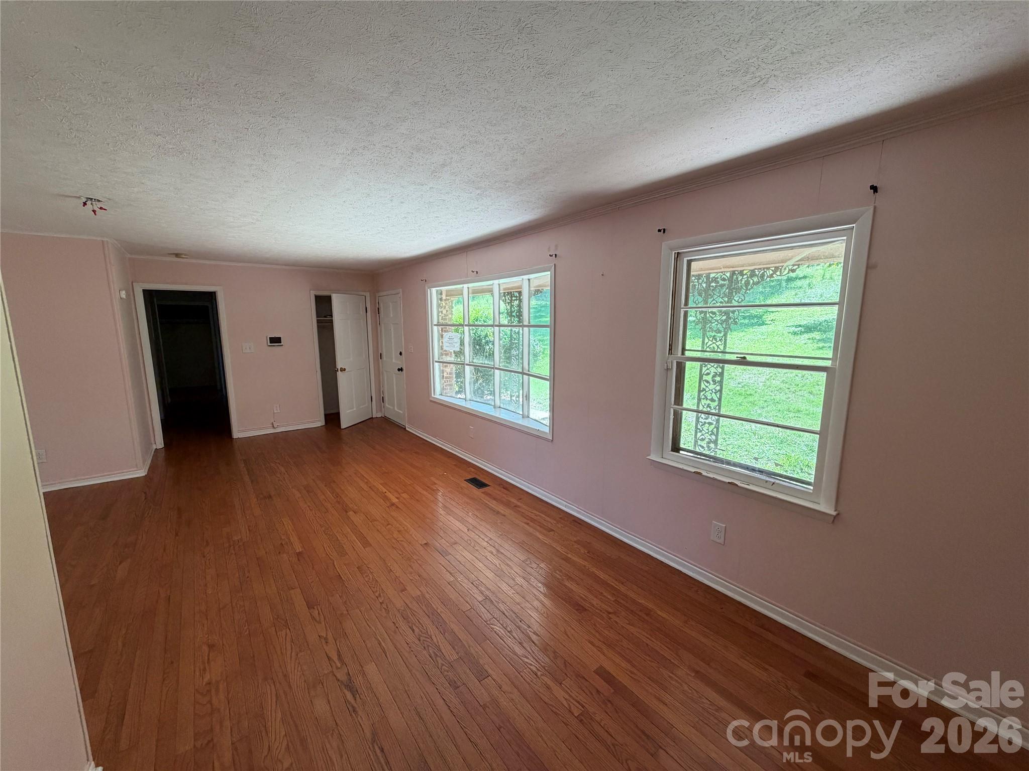 517 Goldwater Street Property Photo 4