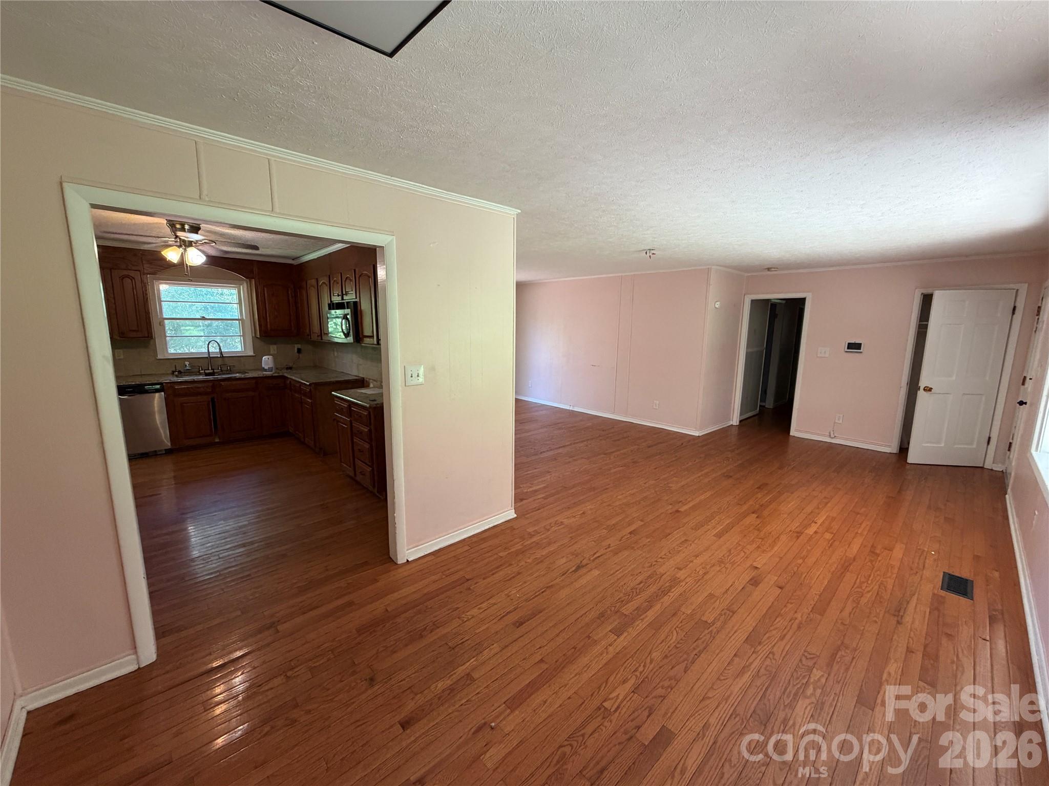 517 Goldwater Street Property Photo 5