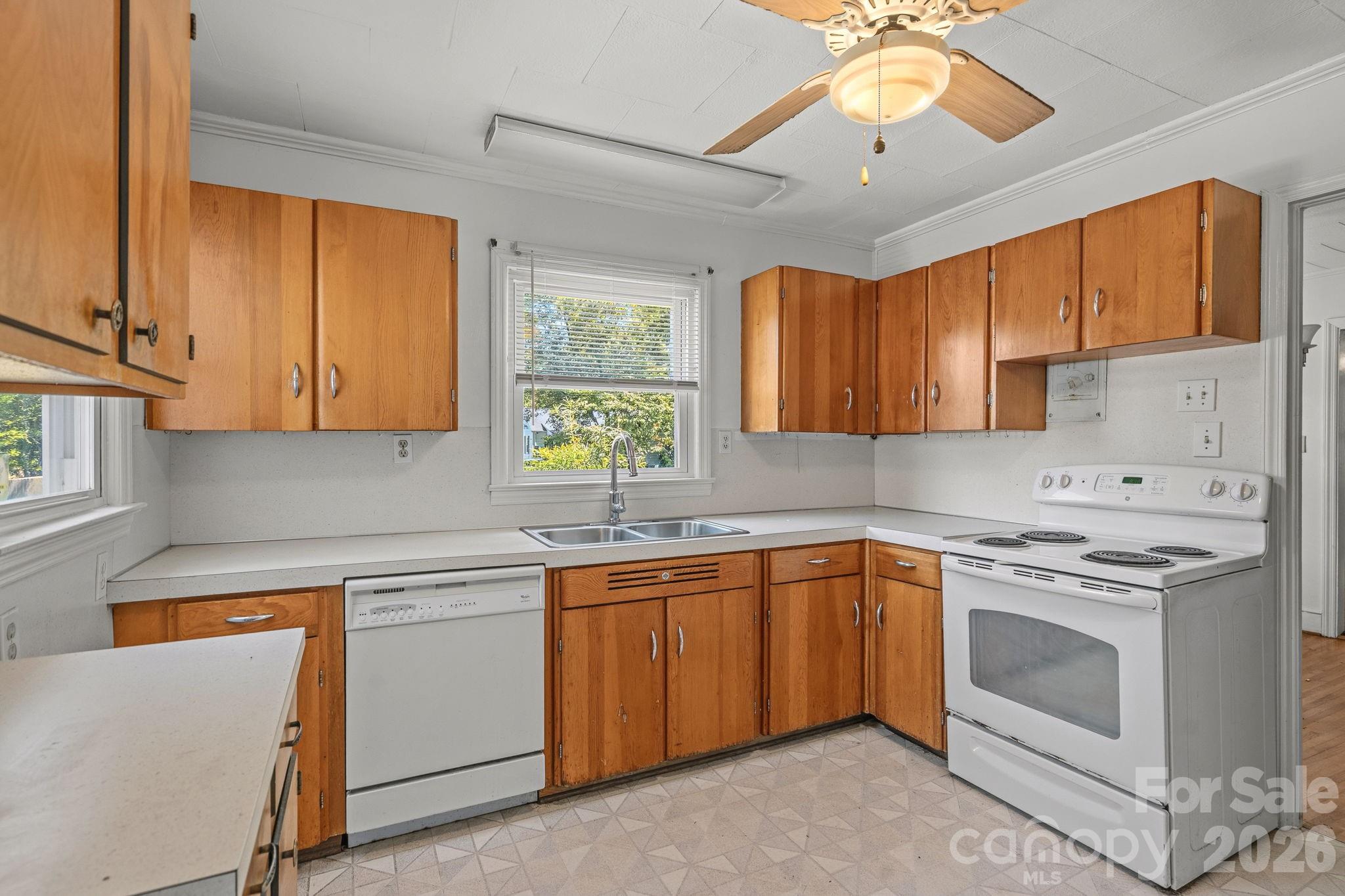1127 Thompson Avenue Property Photo 3
