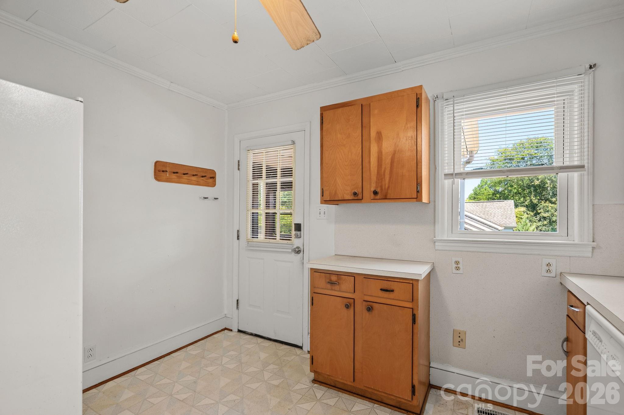 1127 Thompson Avenue Property Photo 5