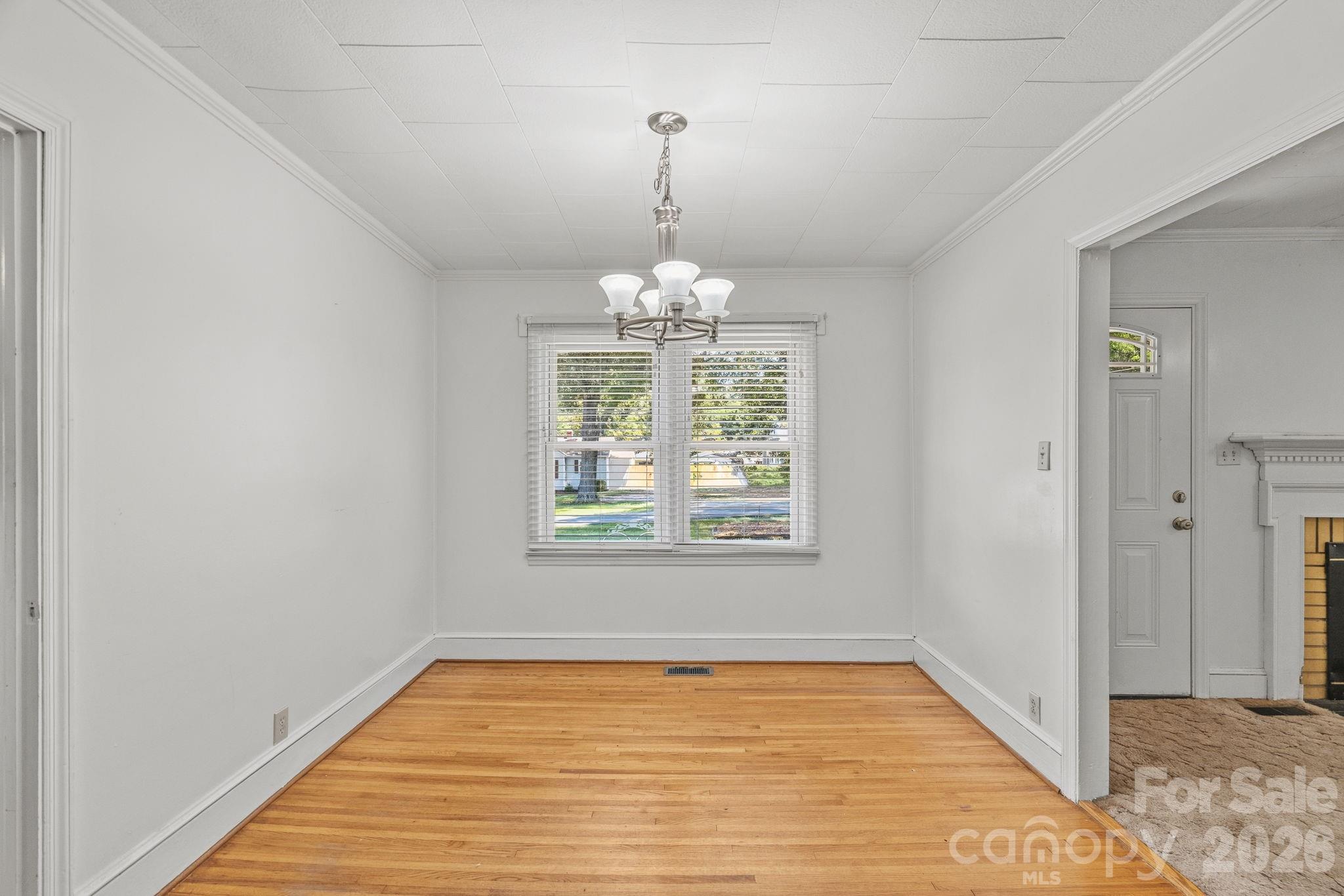 1127 Thompson Avenue Property Photo 8