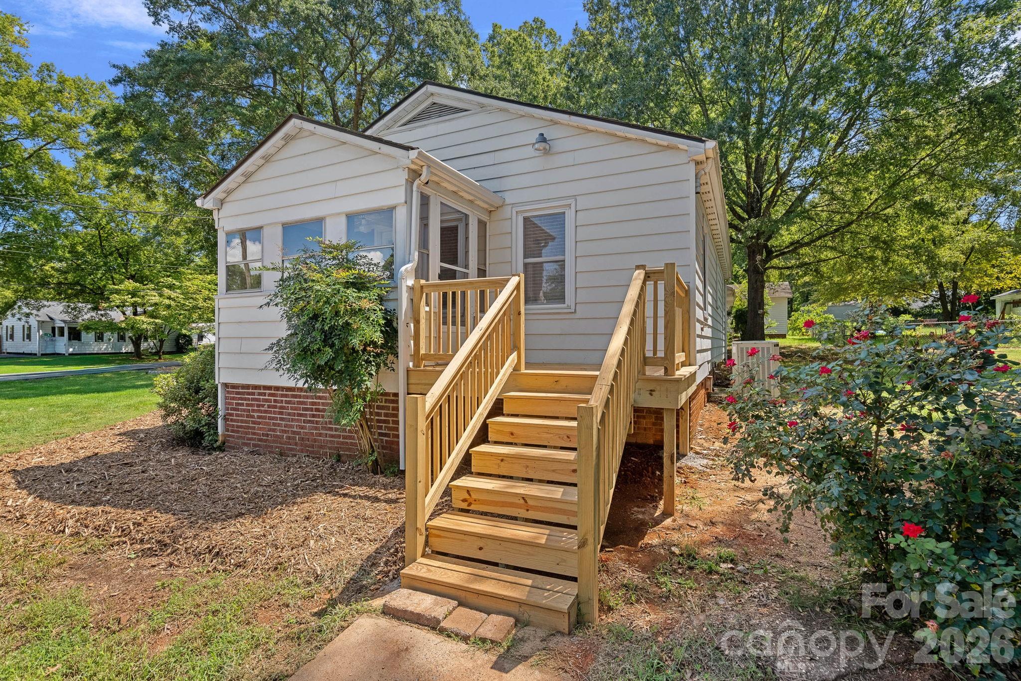 1127 Thompson Avenue Property Photo 14