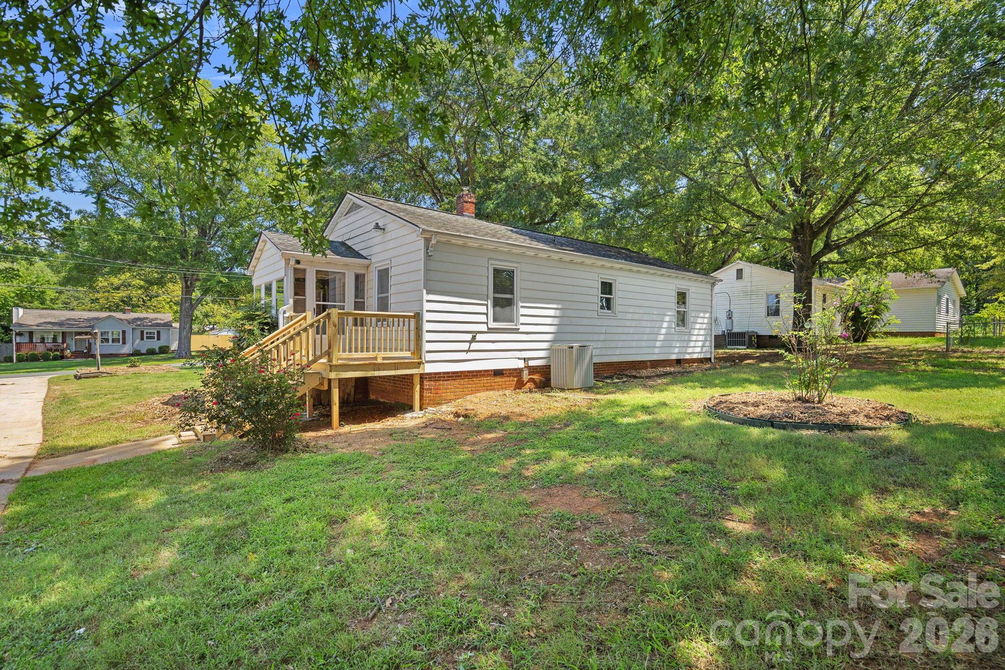 1127 Thompson Avenue Property Photo 15