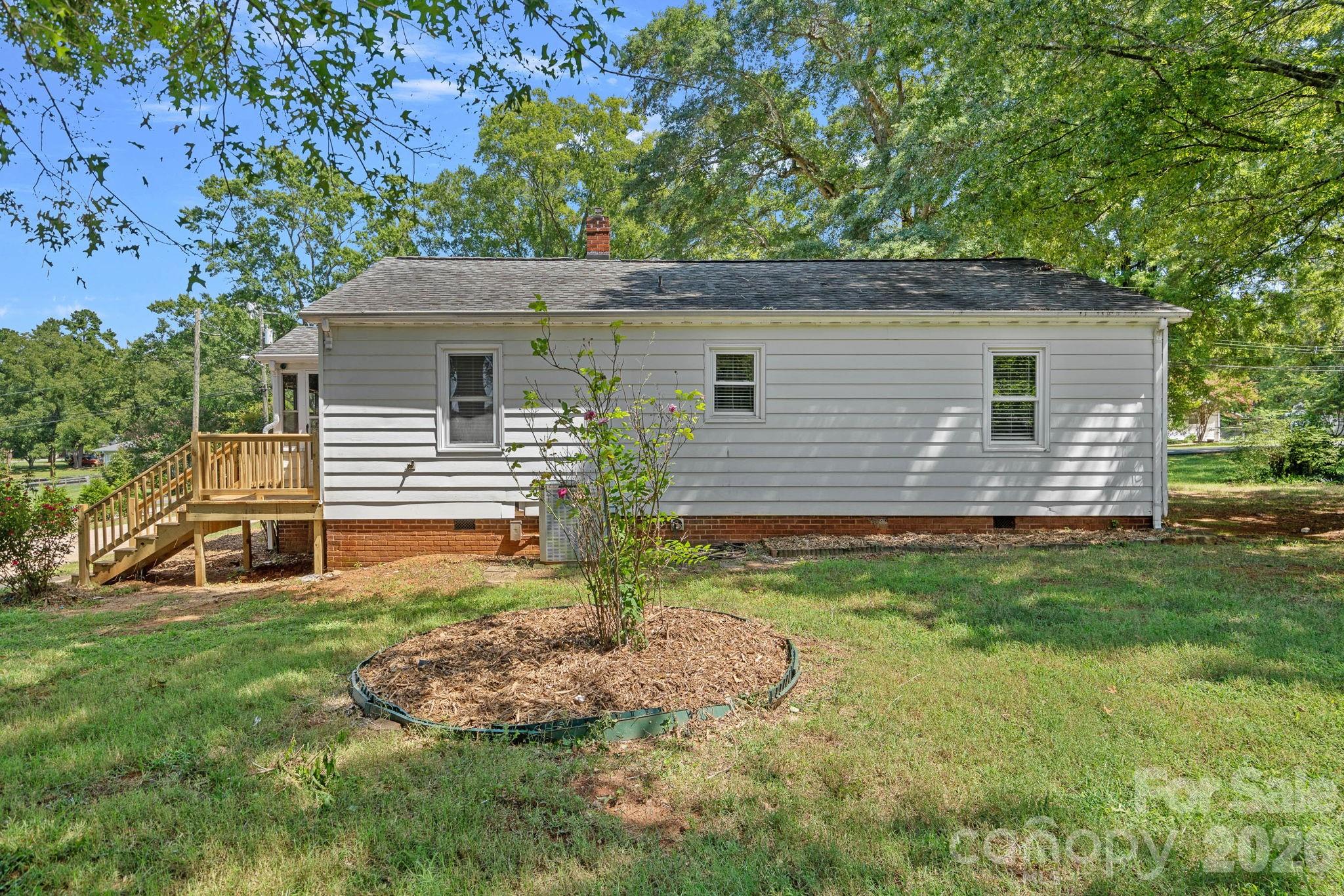 1127 Thompson Avenue Property Photo 16