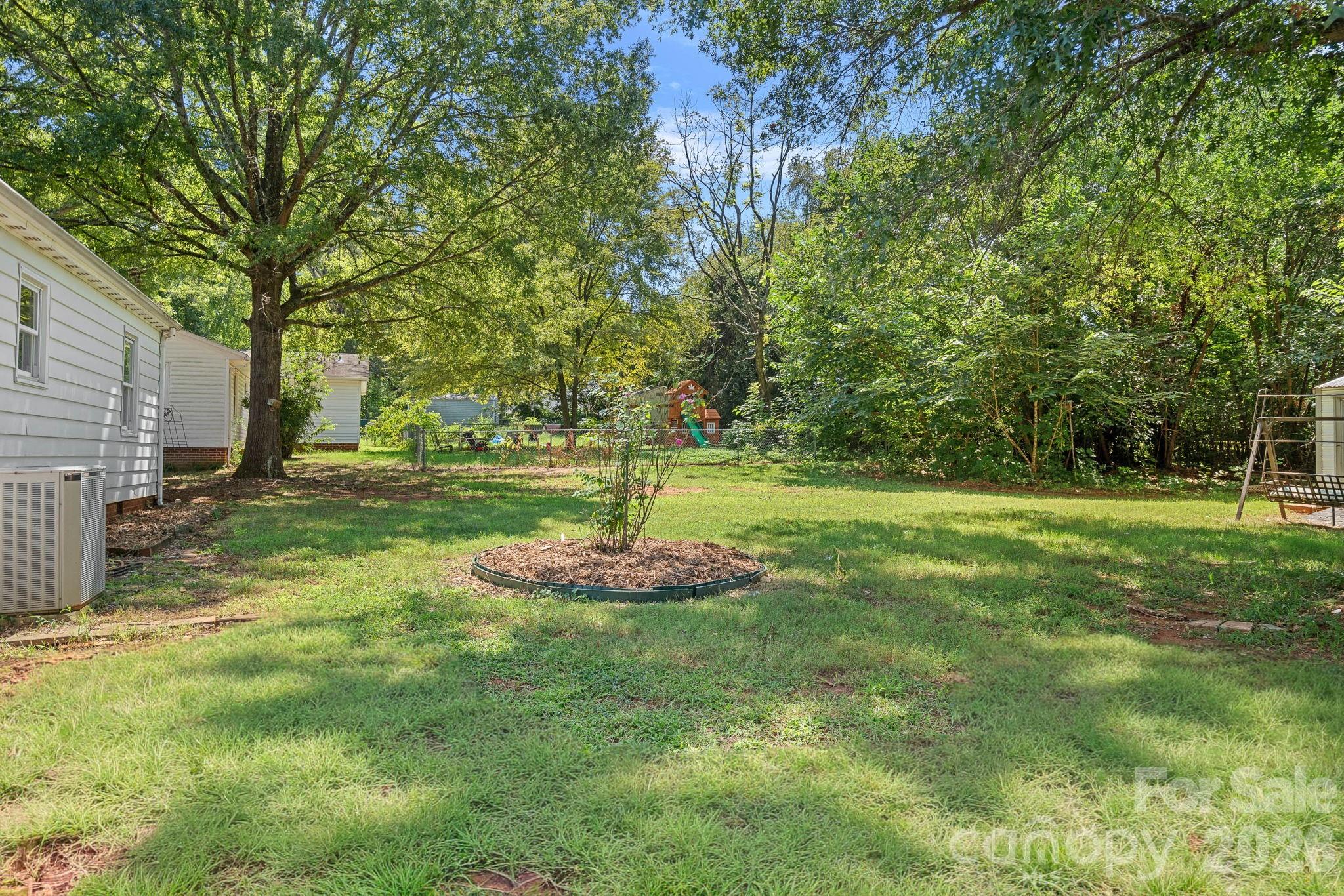 1127 Thompson Avenue Property Photo 17
