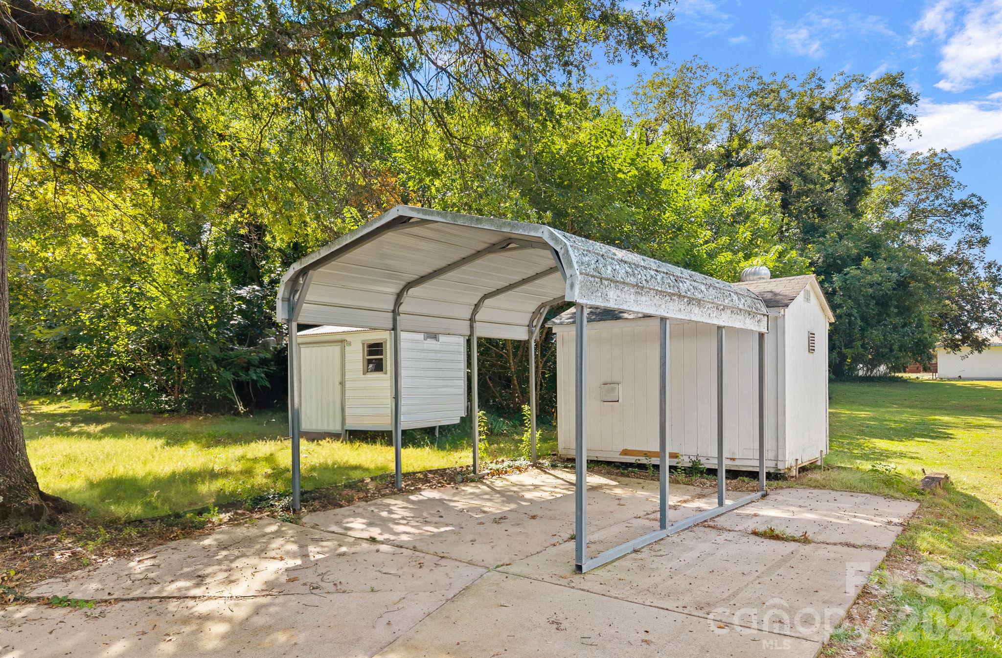 1127 Thompson Avenue Property Photo 23