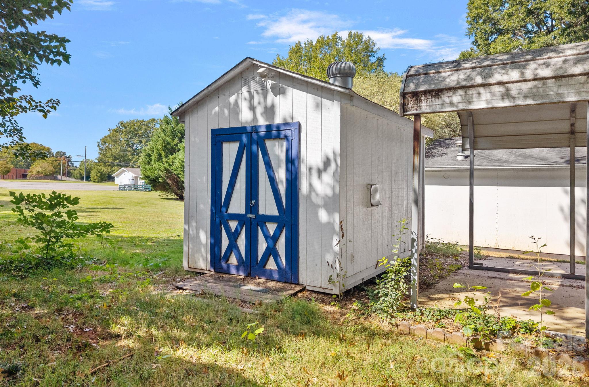 1127 Thompson Avenue Property Photo 25