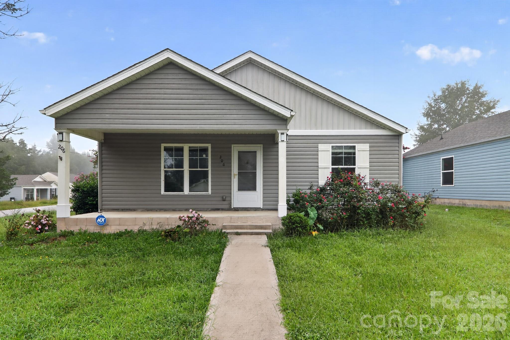 206 Dillon Drive Property Photo 2