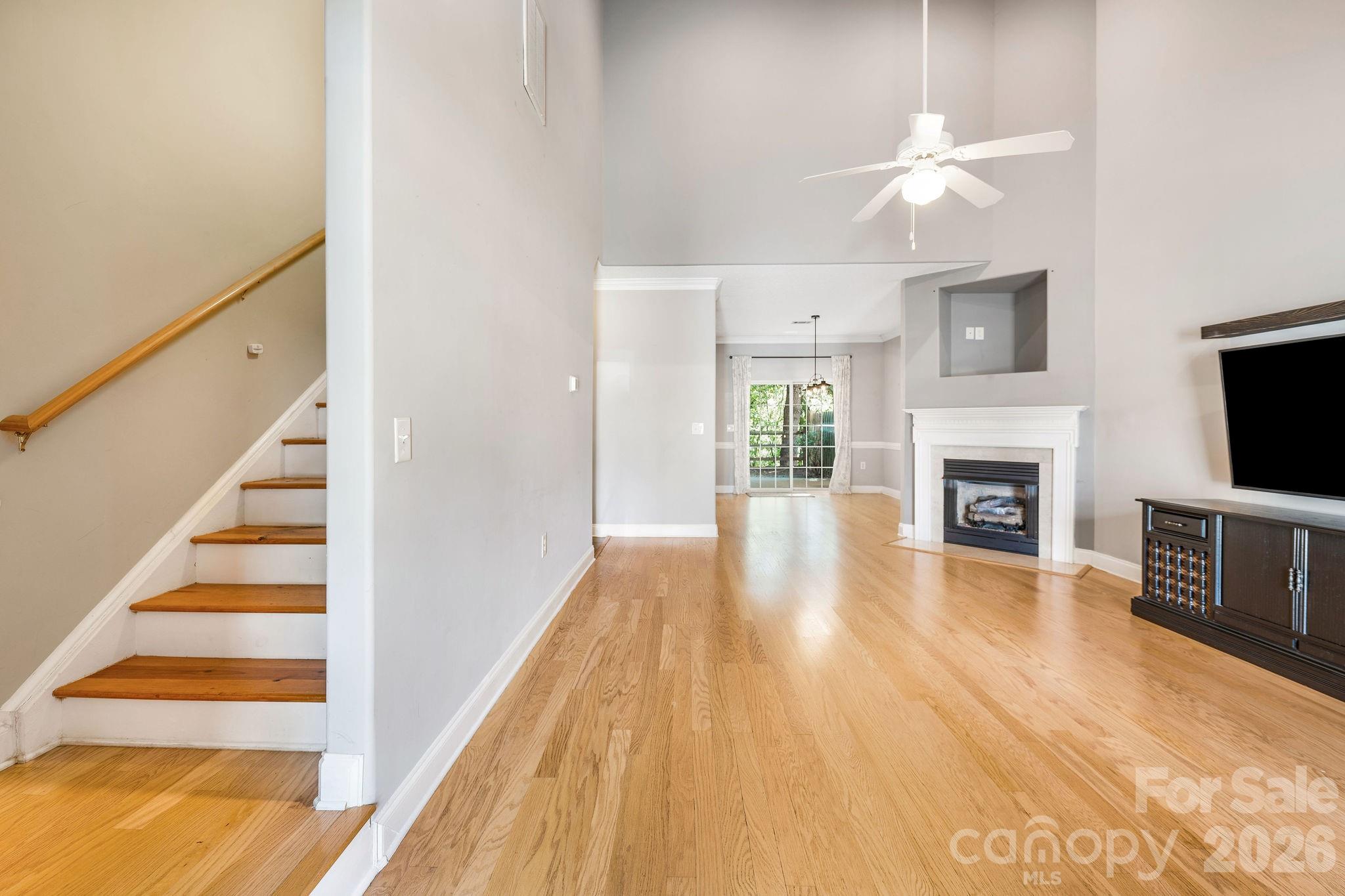 896 West Pointe Drive Property Photo 3