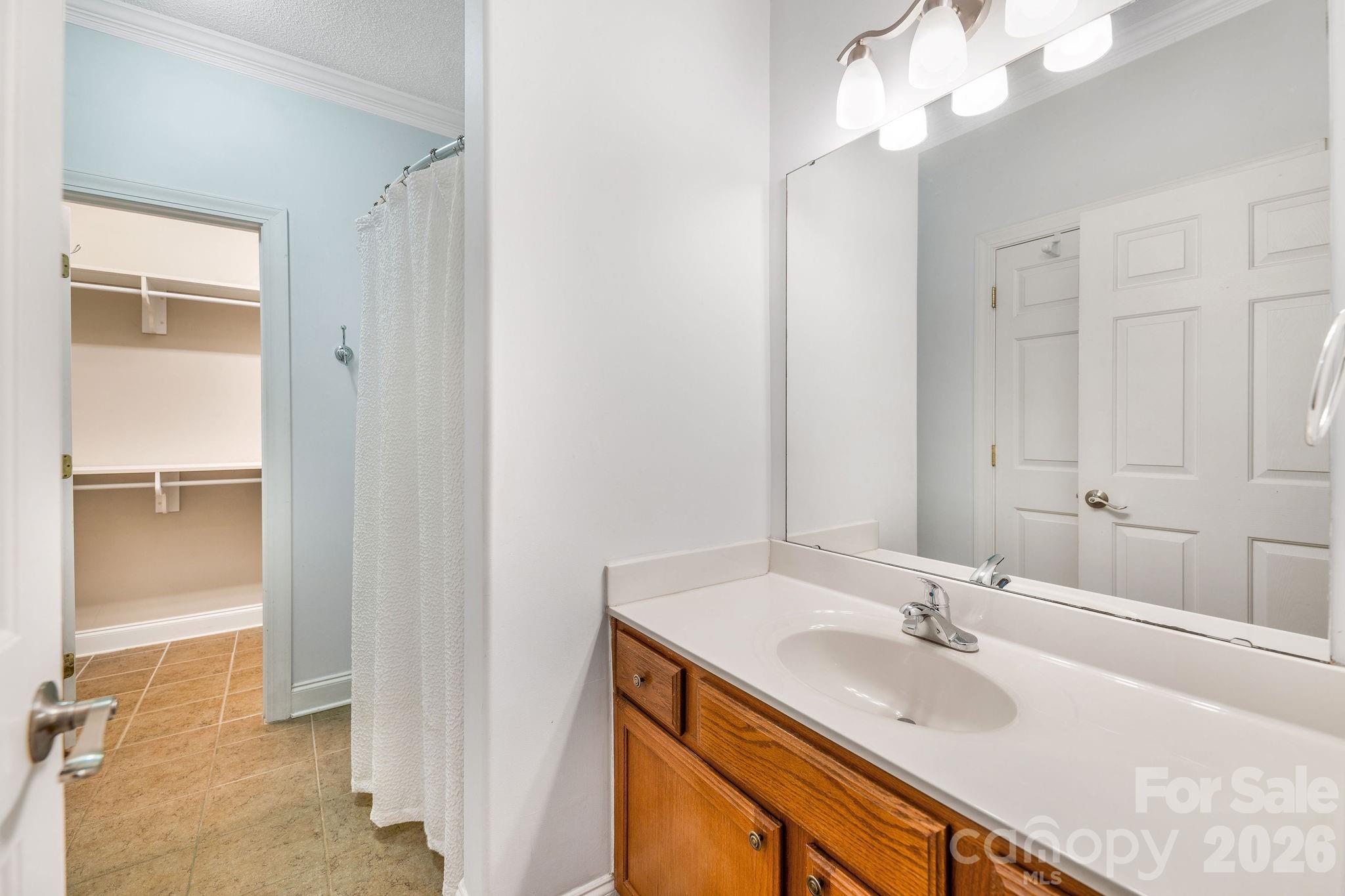 896 West Pointe Drive Property Photo 13