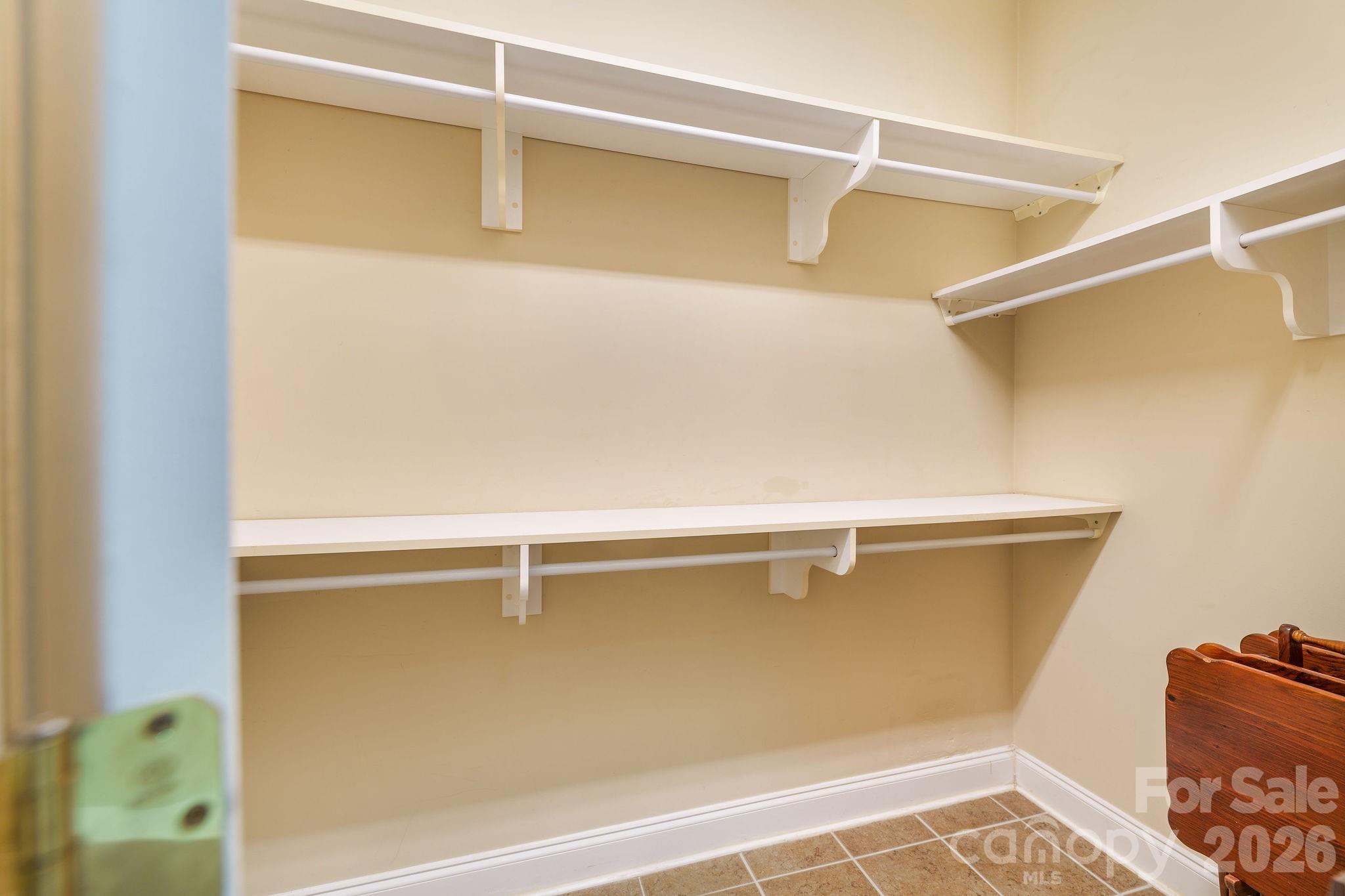 896 West Pointe Drive Property Photo 15