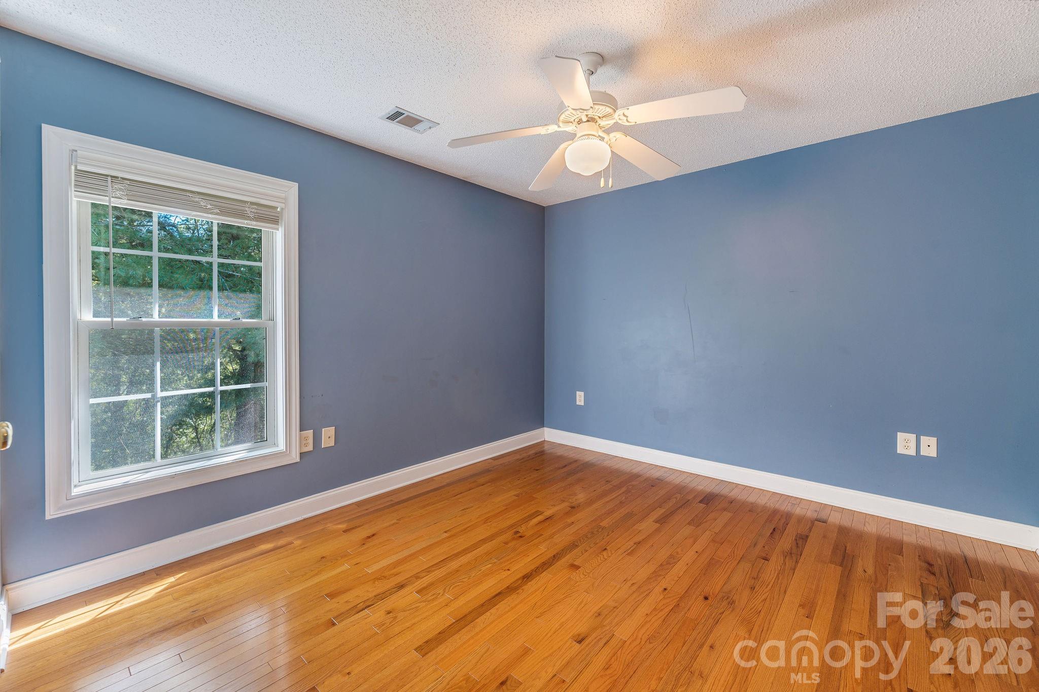 896 West Pointe Drive Property Photo 19