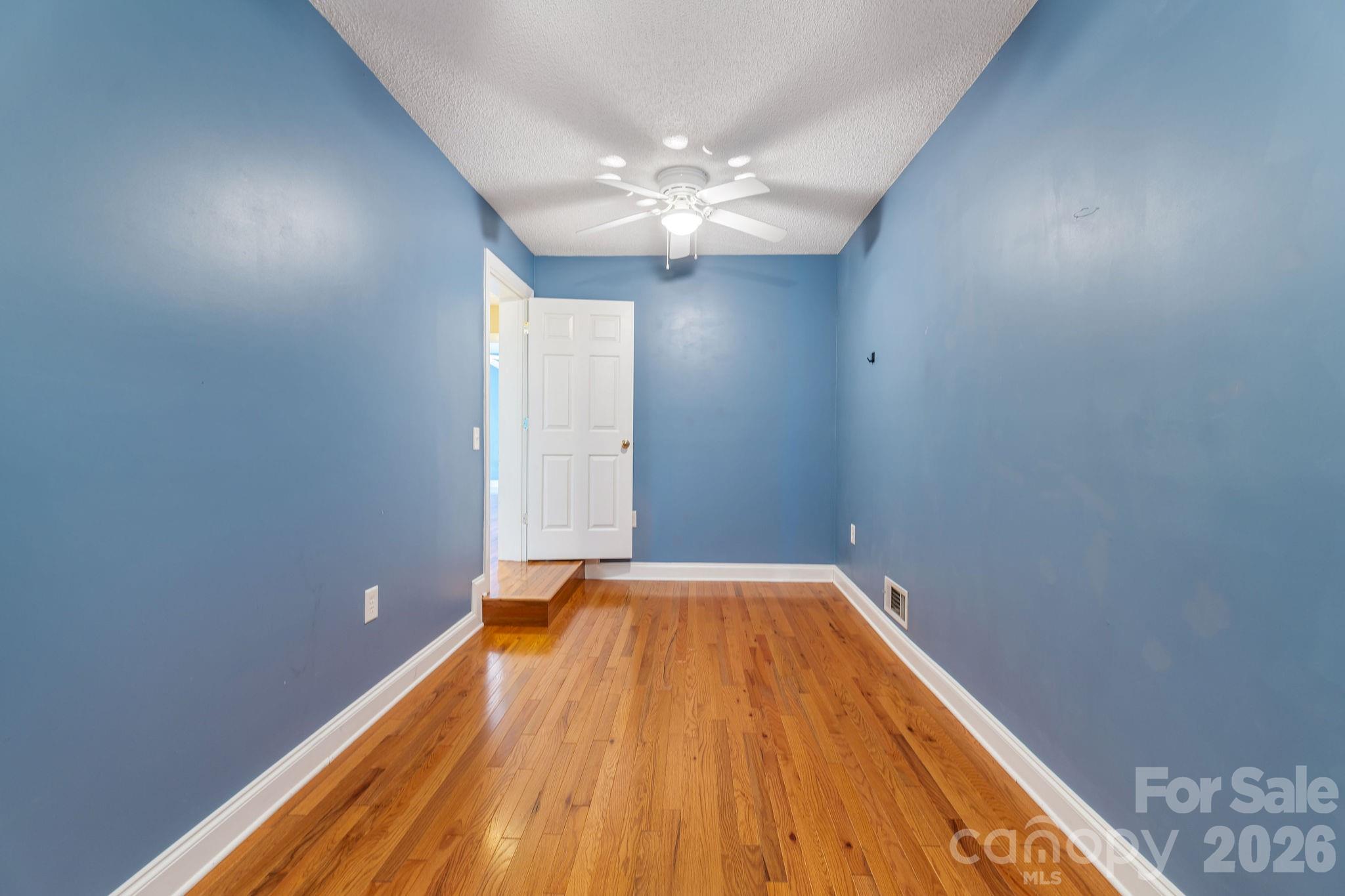 896 West Pointe Drive Property Photo 21