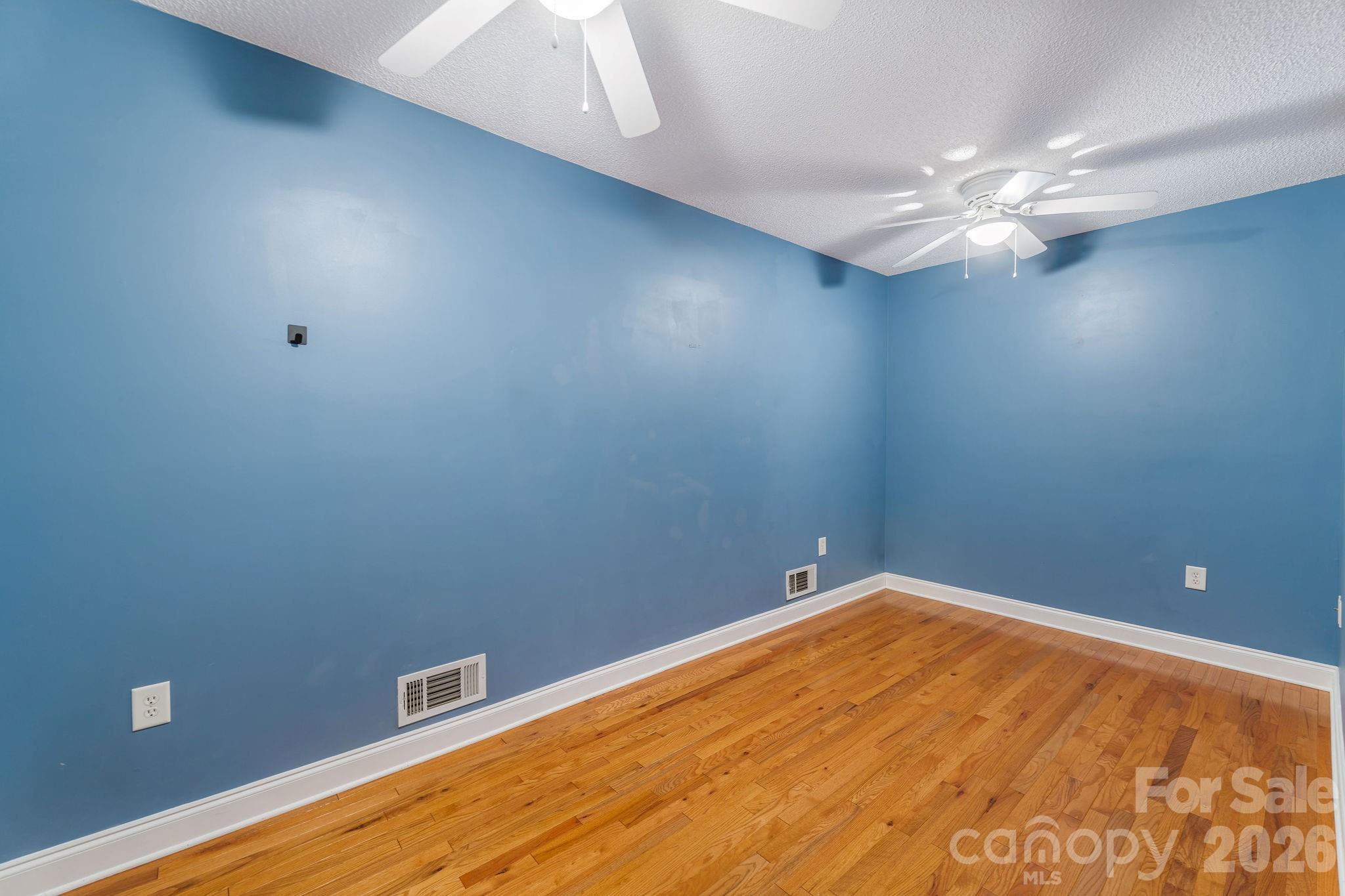 896 West Pointe Drive Property Photo 22