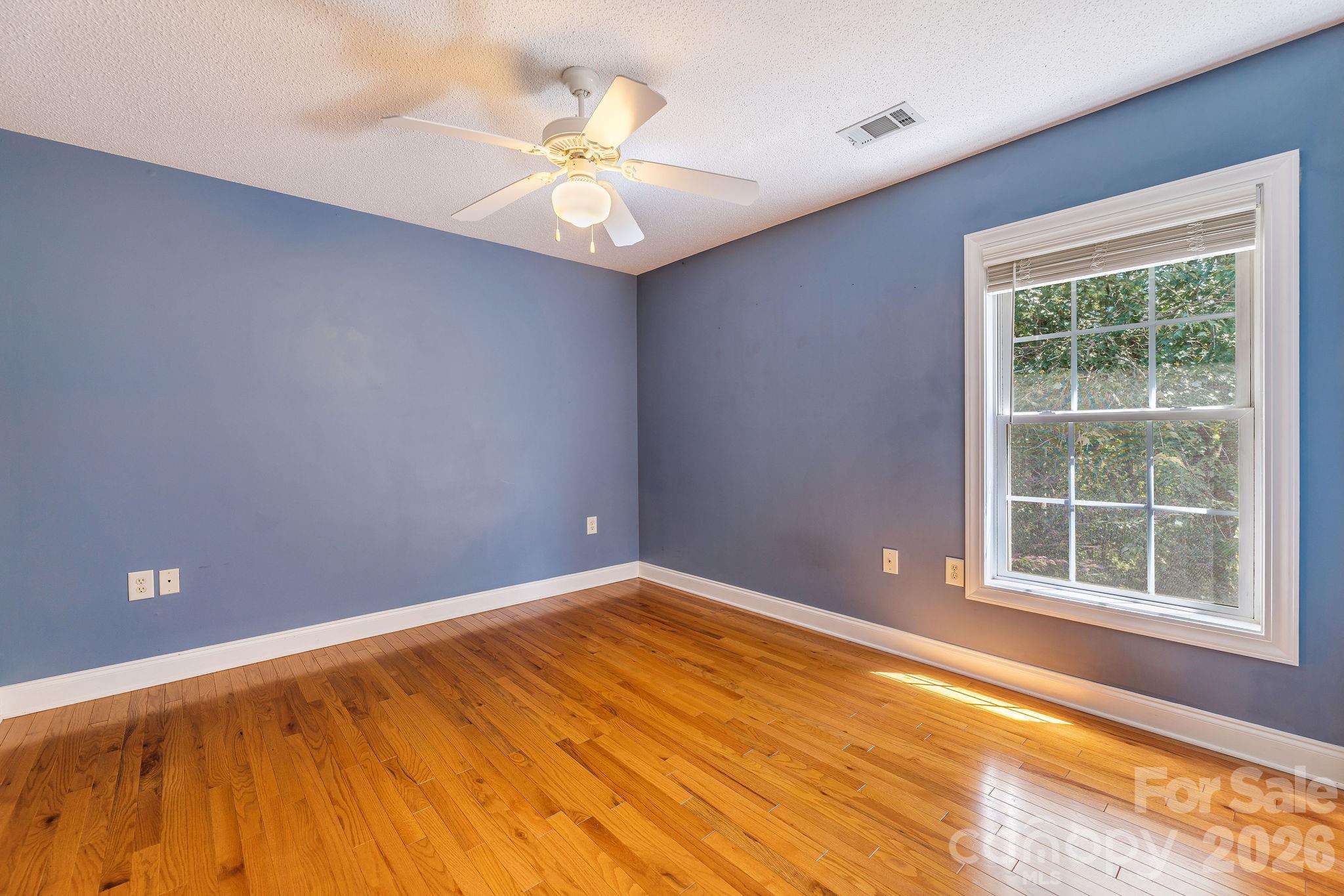 896 West Pointe Drive Property Photo 24